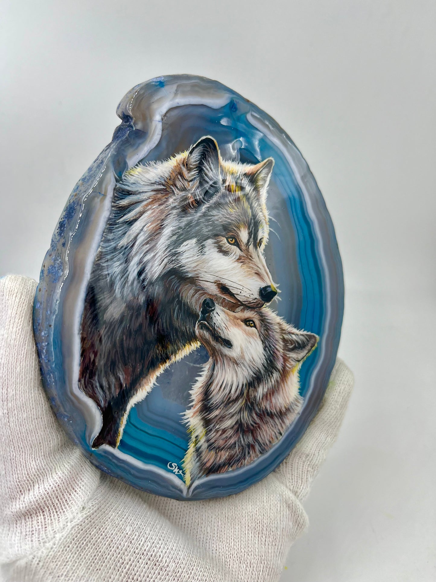 Einzigartige bemalt Achatscheibe/Die Wolfsmutter und ihr Junges/Hand bemalt /Deko/Tierpotrait/ink.Metallständer