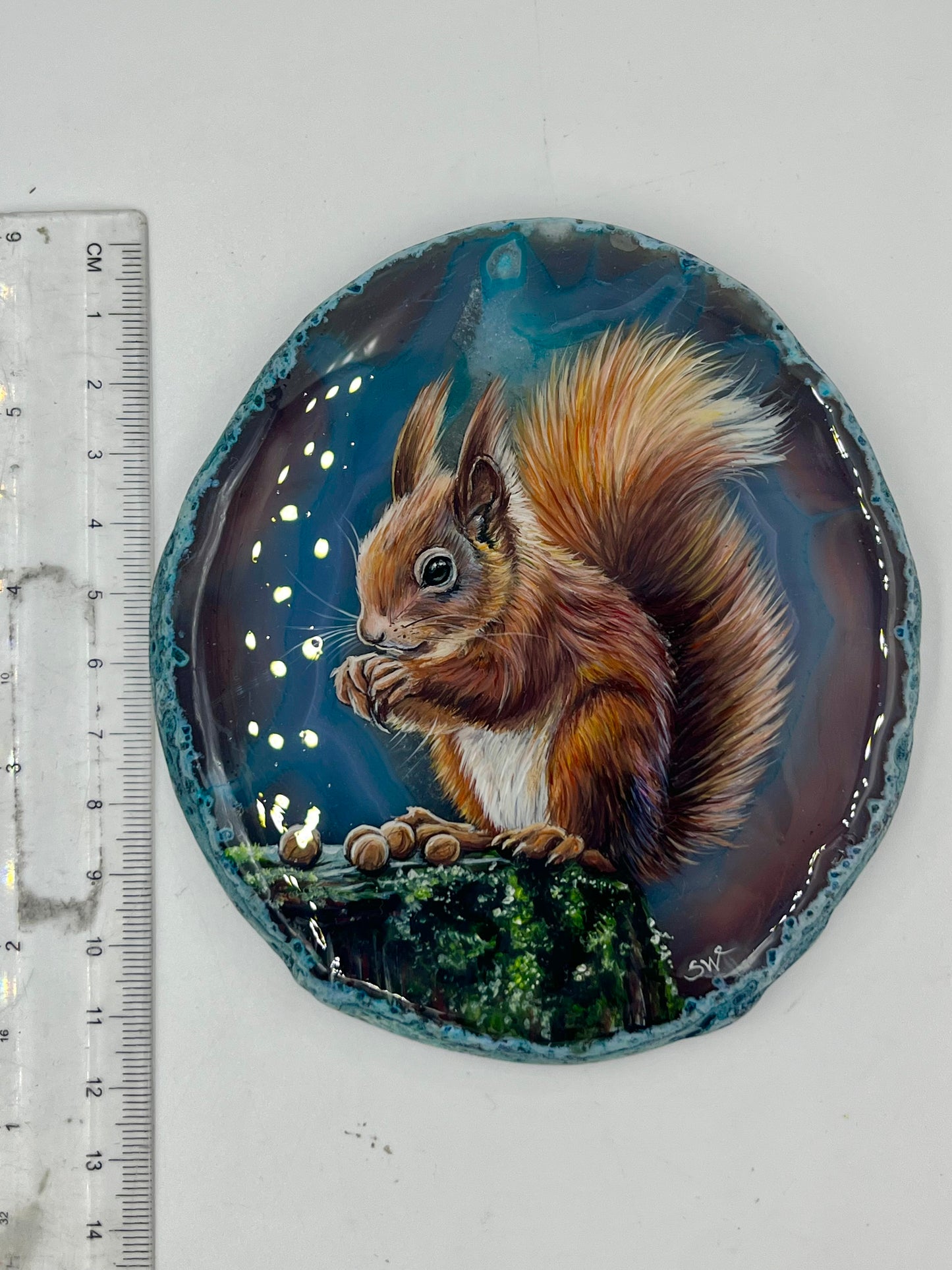 Einzigartige bemalt Achatscheibe/Das Eichhörnchen/Hand bemalt /Deko/Tierpotrait/ink.Metallständer