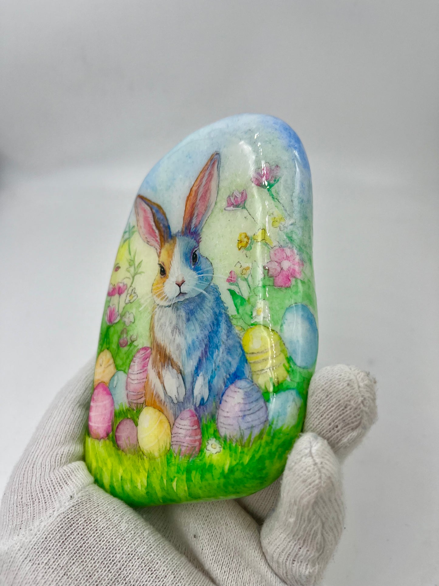 Einzigartig handbemalte Stein/der Osterhase/inklusive Tischstaffelei