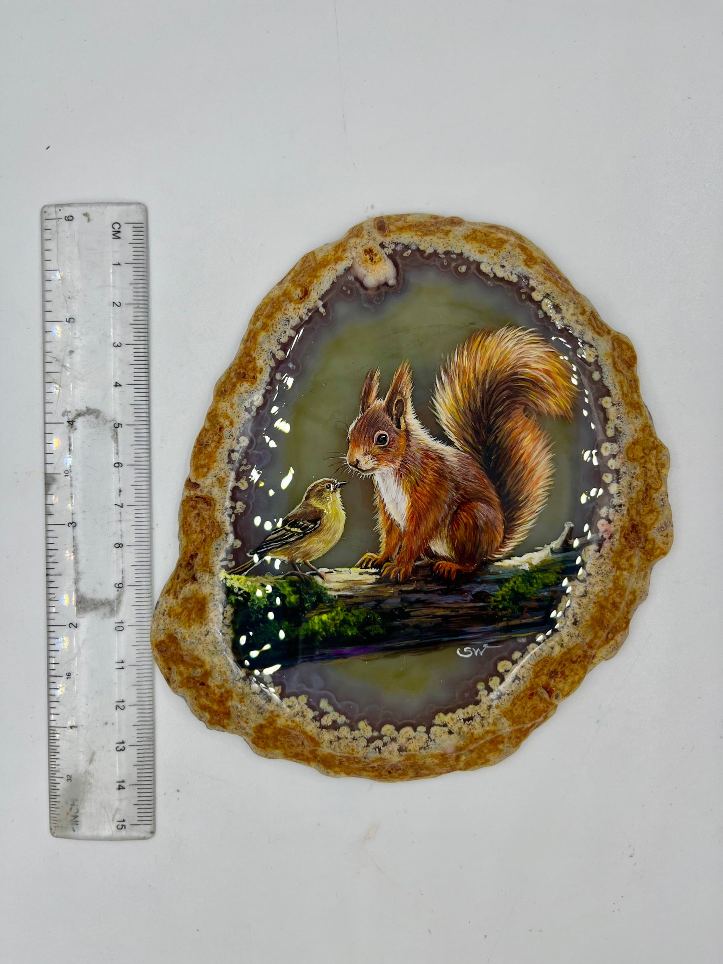 Einzigartige bemalt Achatscheibe/Das Eichhörnchen und der Vogel/Hand bemalt /Deko/Tierpotrait/ink.Metallständer