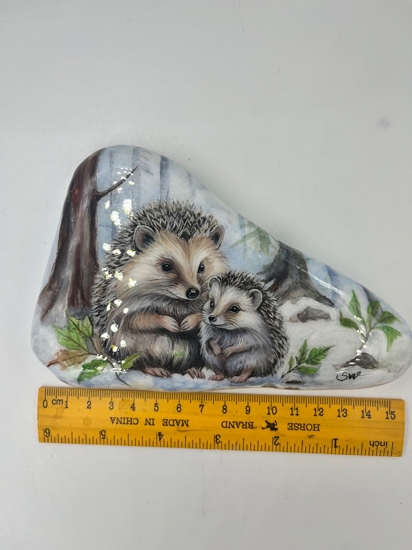 Einzigartig handbemalte Stein-Igel Mama und Kind/inklusive Tischstaffelei