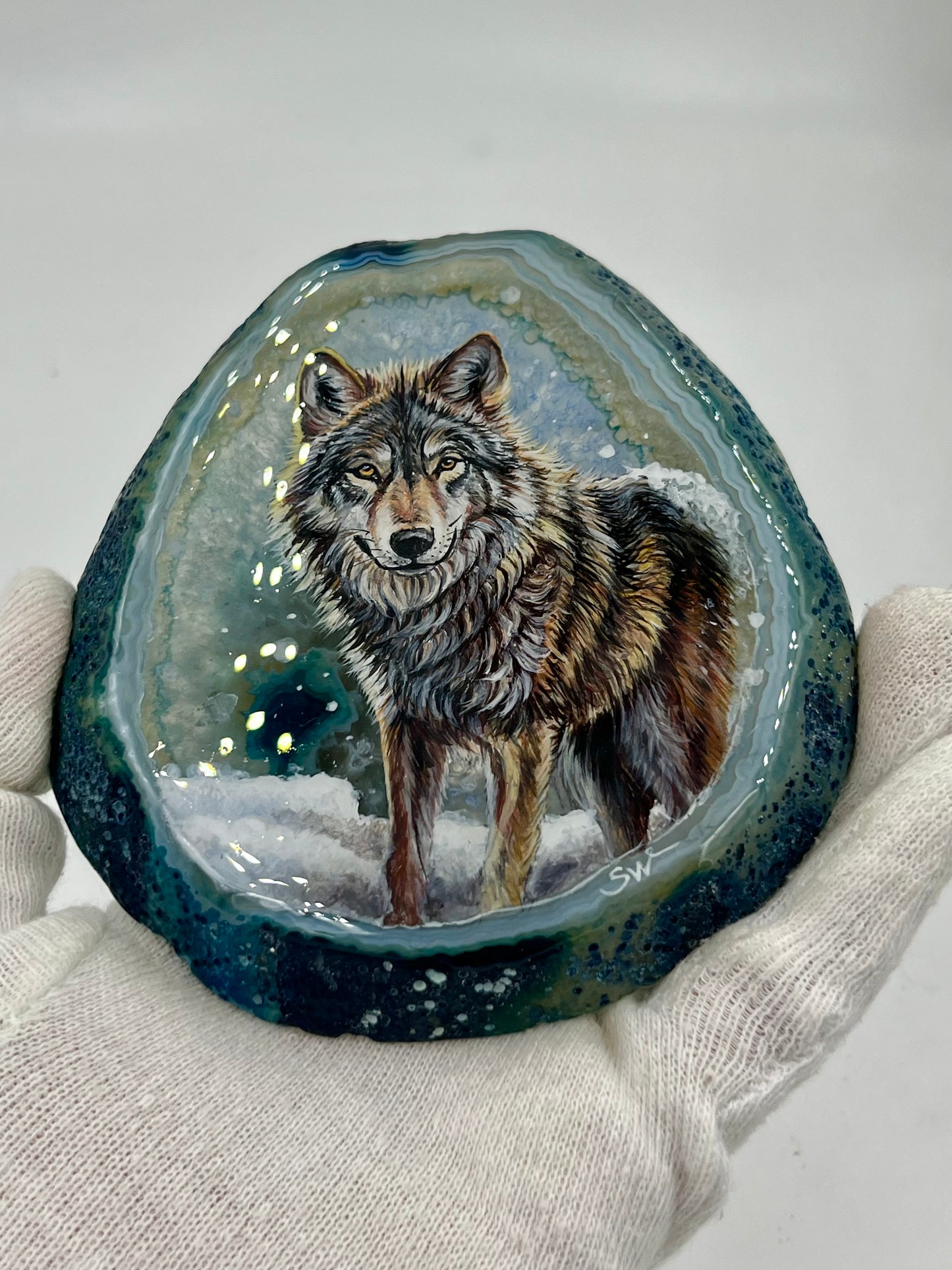 Einzigartige bemalt Achatscheibe/Der Wolf /Hand bemalt /Deko/Tierpotrait/ink.Metallständer