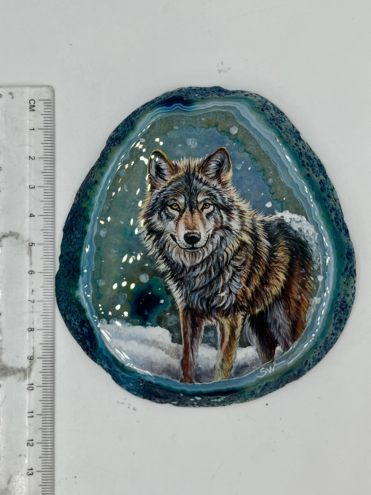 Einzigartige bemalt Achatscheibe/Der Wolf /Hand bemalt /Deko/Tierpotrait/ink.Metallständer