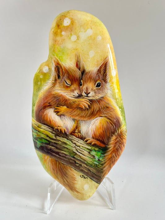 Einzigartig handbemalte Stein/Zwei kleine Eichhörnchen/inklusive Tischstaffele