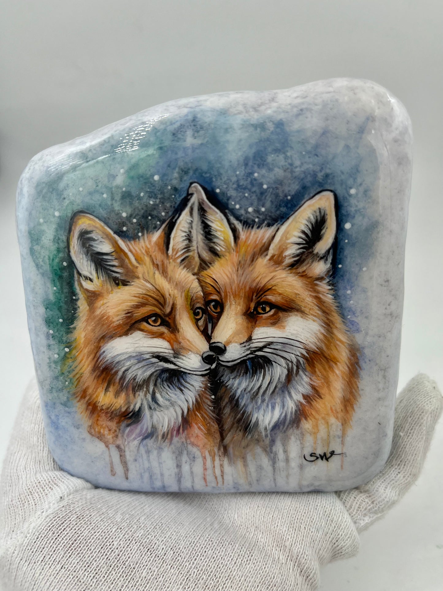 Einzigartig handbemalte Stein/Zwei Fuchs /inklusive Tischstaffelei