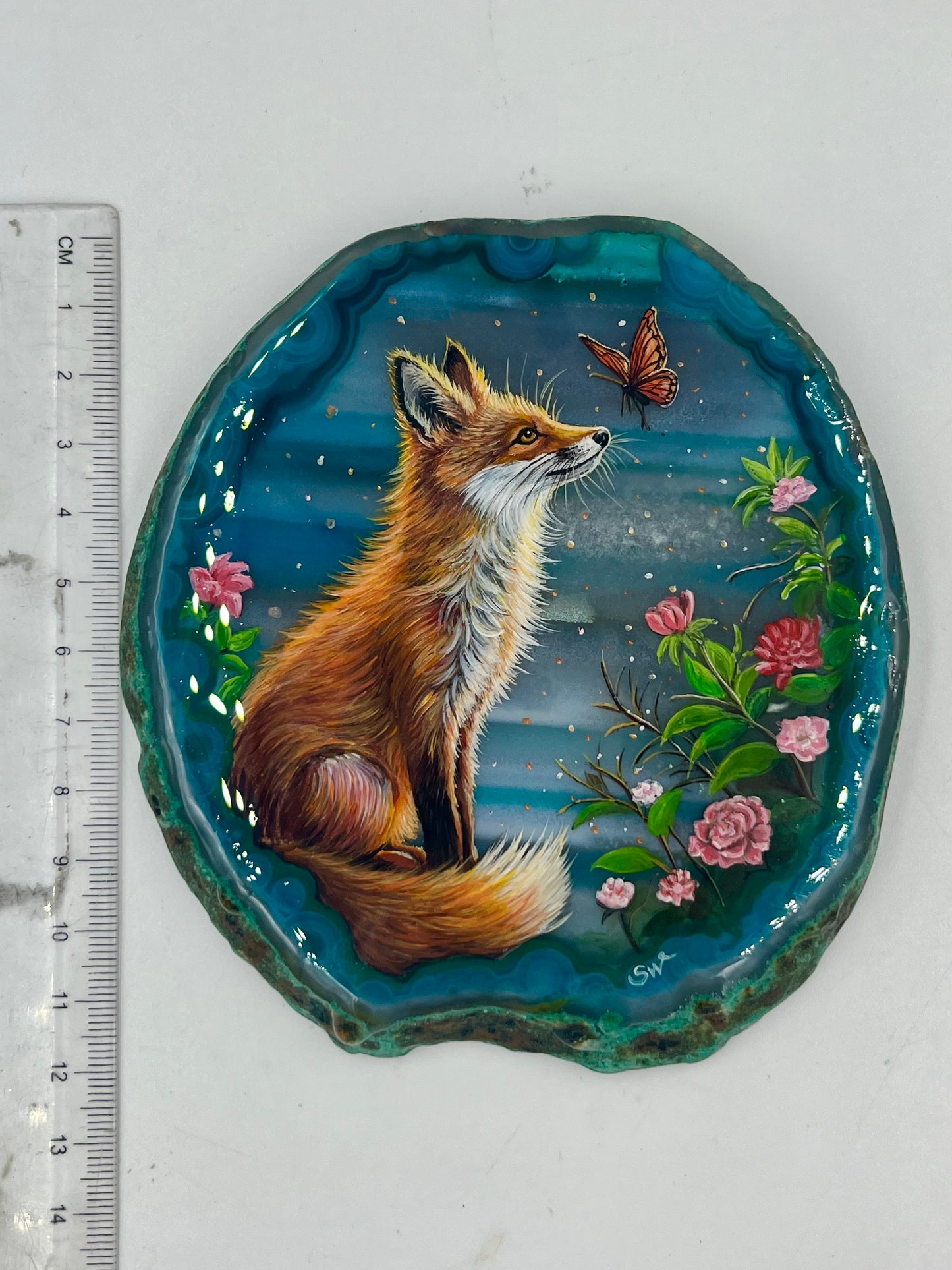 Einzigartige bemalt Achatscheibe/ Der Fuchs und der Schmetterling/Hand bemalt /Deko/Tierpotrait/ink.Metallständer