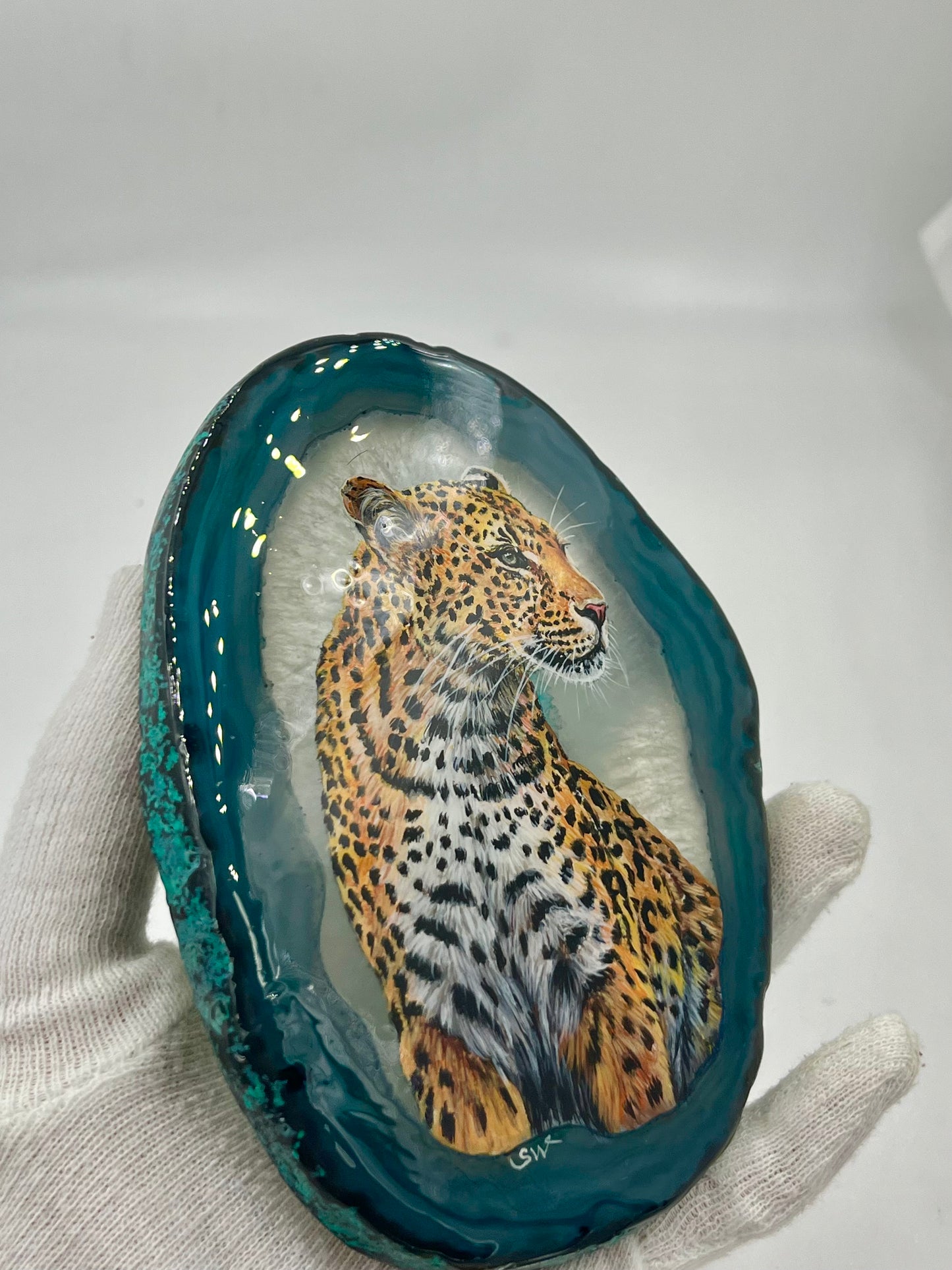 Einzigartige bemalt Achatscheibe/Der Leopard/Hand bemalt /Deko/Tierpotrait/ink.Metallständer