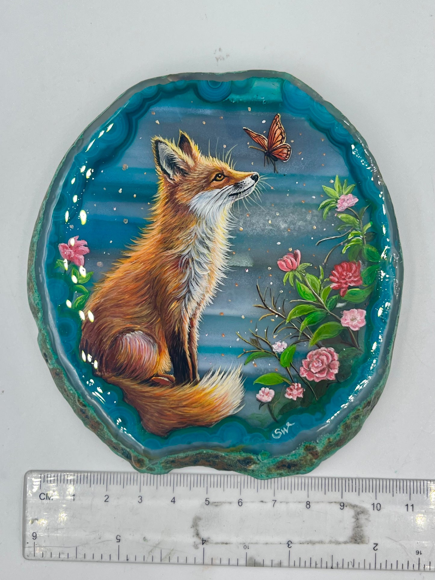 Einzigartige bemalt Achatscheibe/ Der Fuchs und der Schmetterling/Hand bemalt /Deko/Tierpotrait/ink.Metallständer