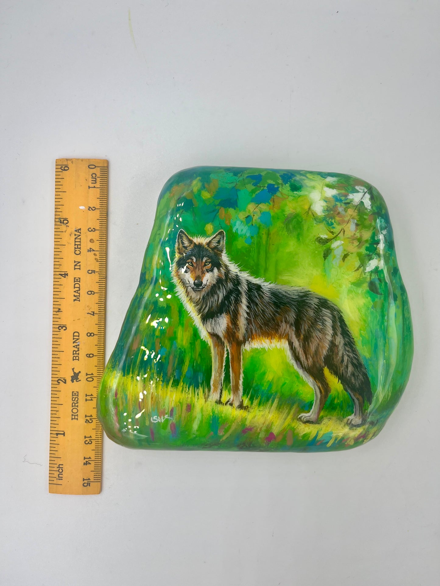 Einzigartig handbemalte Stein/der Wolf /inklusive Tischstaffelei