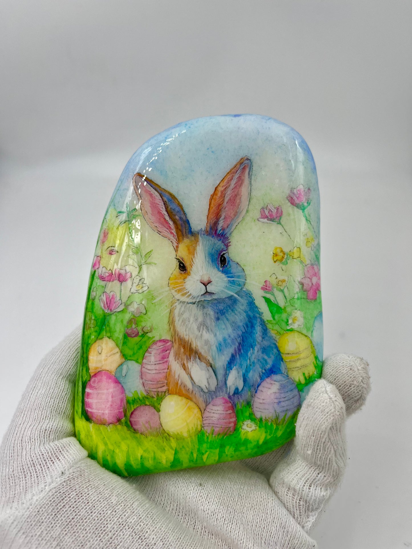 Einzigartig handbemalte Stein/der Osterhase/inklusive Tischstaffelei