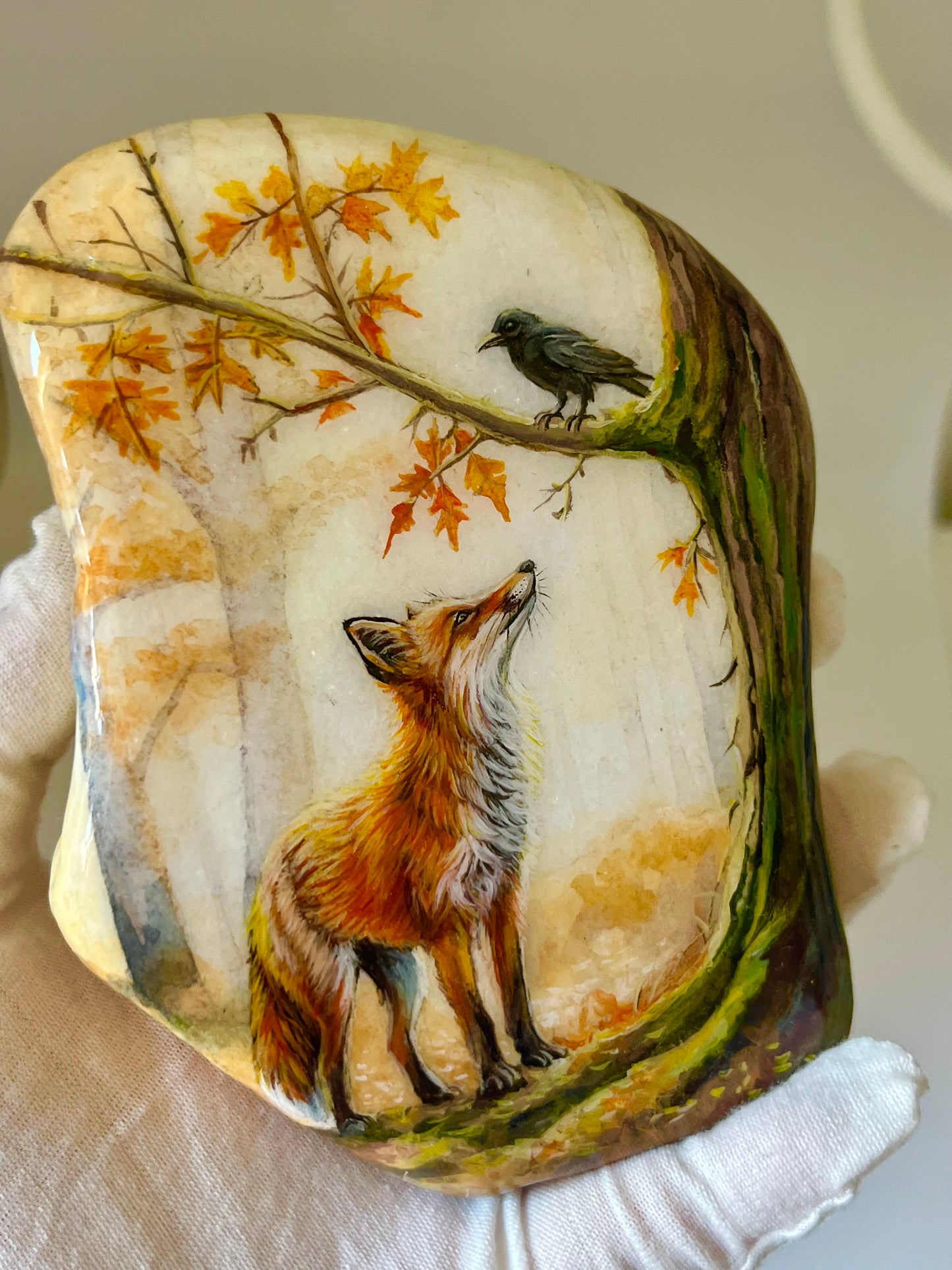 Einzigartig handbemalte Stein/Der Fuchs und der Rabe/inklusive Tischstaffele