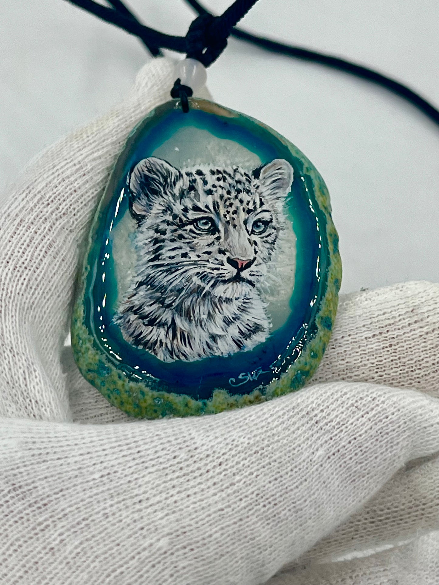 Einzigartige Anhänger /Schneeleoparden-Baby /Achat/Hand bemalt Juwelen und tragbare Kunst /Natur Schmuck