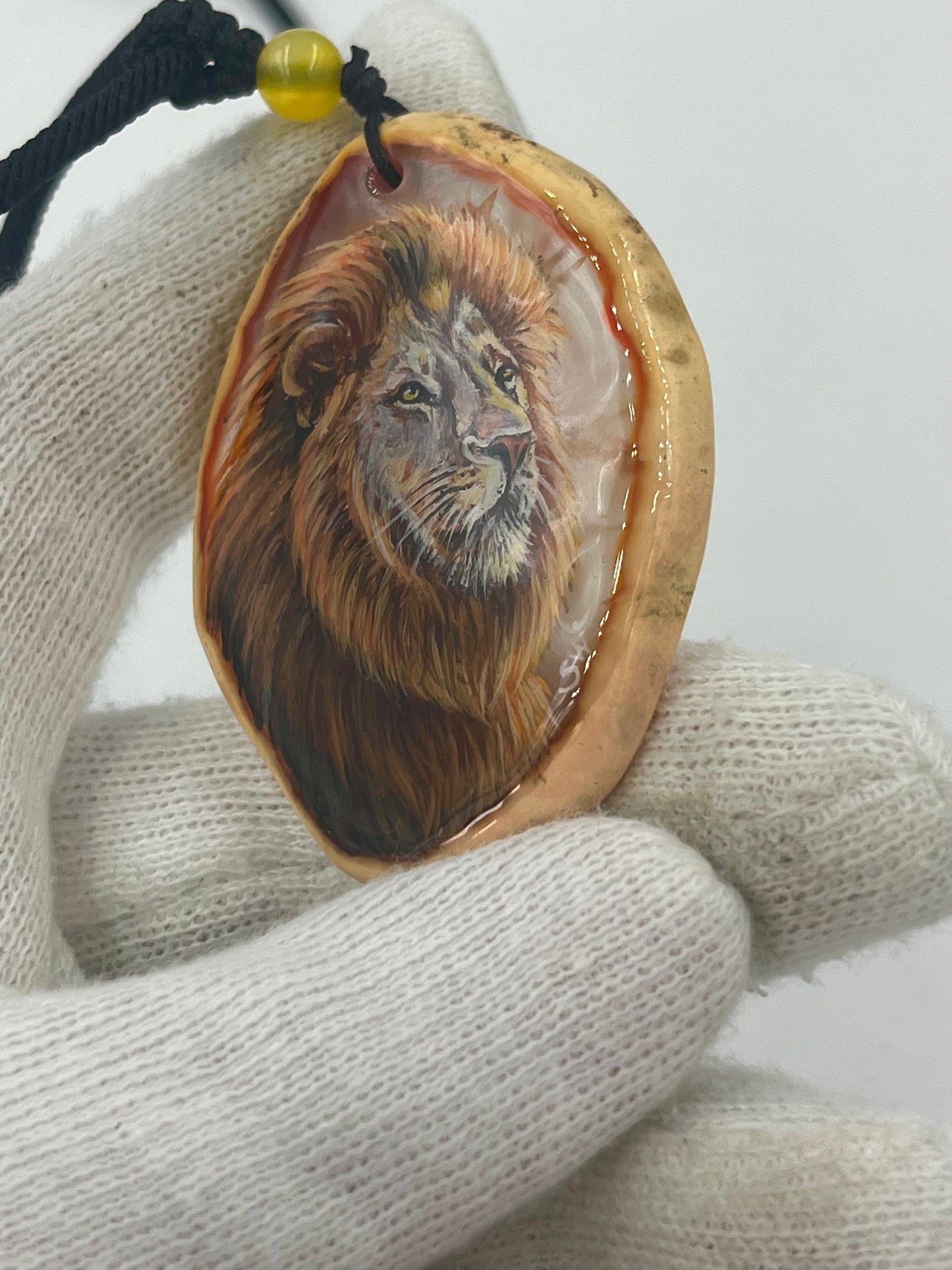 Einzigartige bemalt Achatscheibe/Der Löwe /Hand bemalt /Deko/Tierpotrait/ink.Metallständer