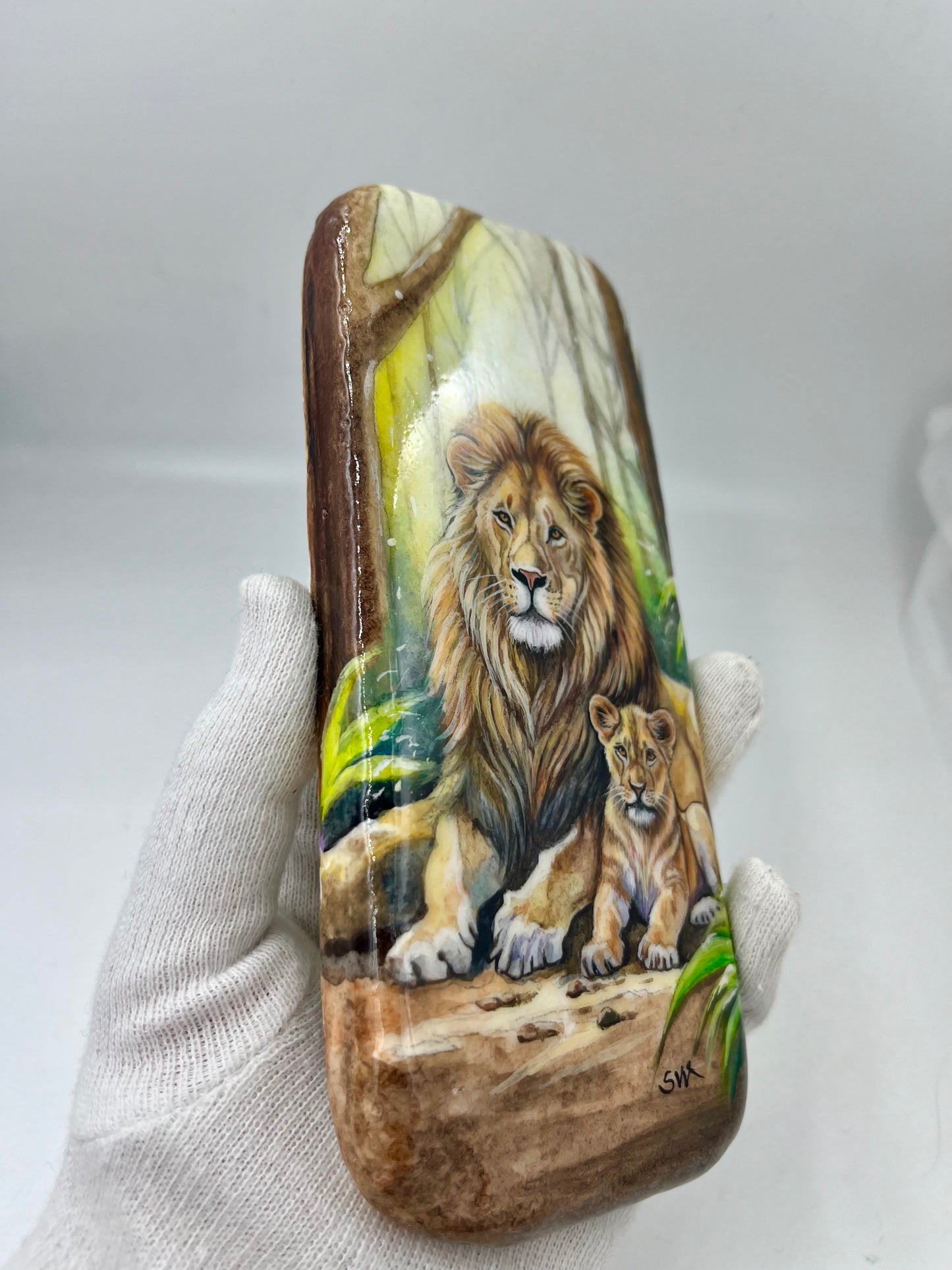 Einzigartig handbemalte Stein-der Löwe Papa mit Kind/inklusive Tischstaffelei