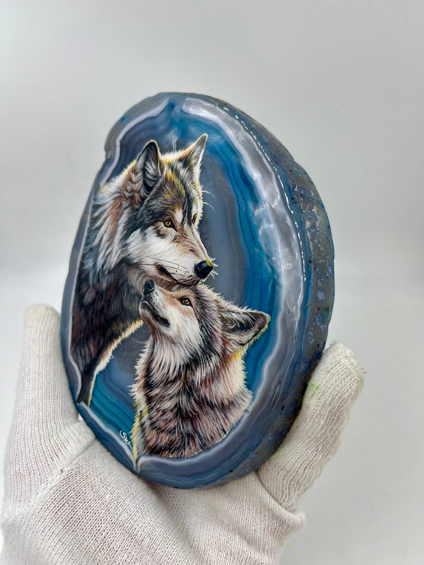 Einzigartige bemalt Achatscheibe/Die Wolfsmutter und ihr Junges/Hand bemalt /Deko/Tierpotrait/ink.Metallständer