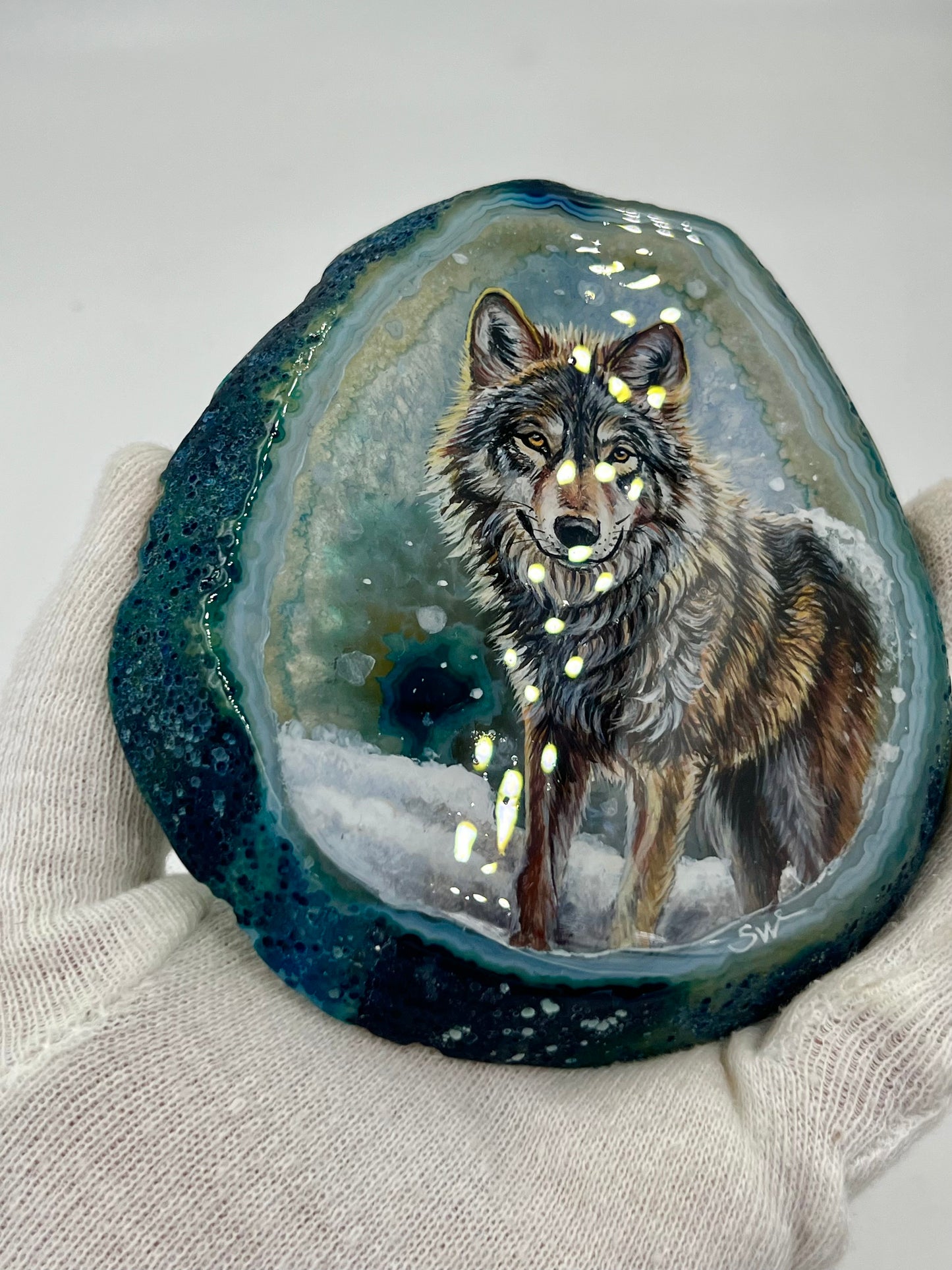 Einzigartige bemalt Achatscheibe/Der Wolf /Hand bemalt /Deko/Tierpotrait/ink.Metallständer