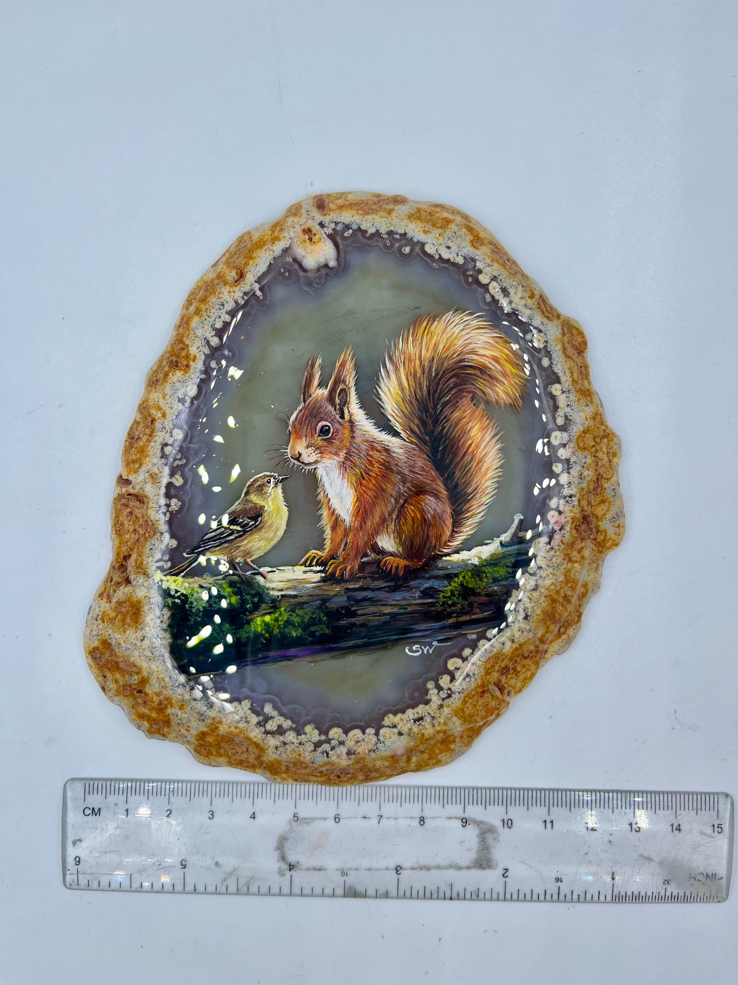 Einzigartige bemalt Achatscheibe/Das Eichhörnchen und der Vogel/Hand bemalt /Deko/Tierpotrait/ink.Metallständer