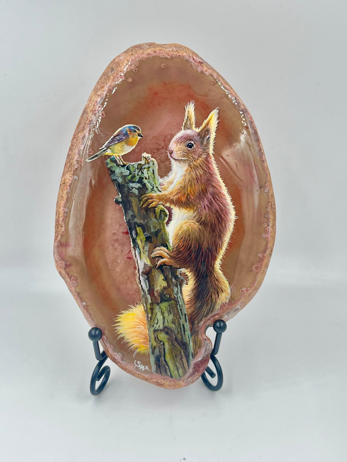 Einzigartige bemalt Achatscheibe/Das Eichhörnchen und kleine Vogel/Hand bemalt /Deko/Tierpotrait/ink.Metallständer