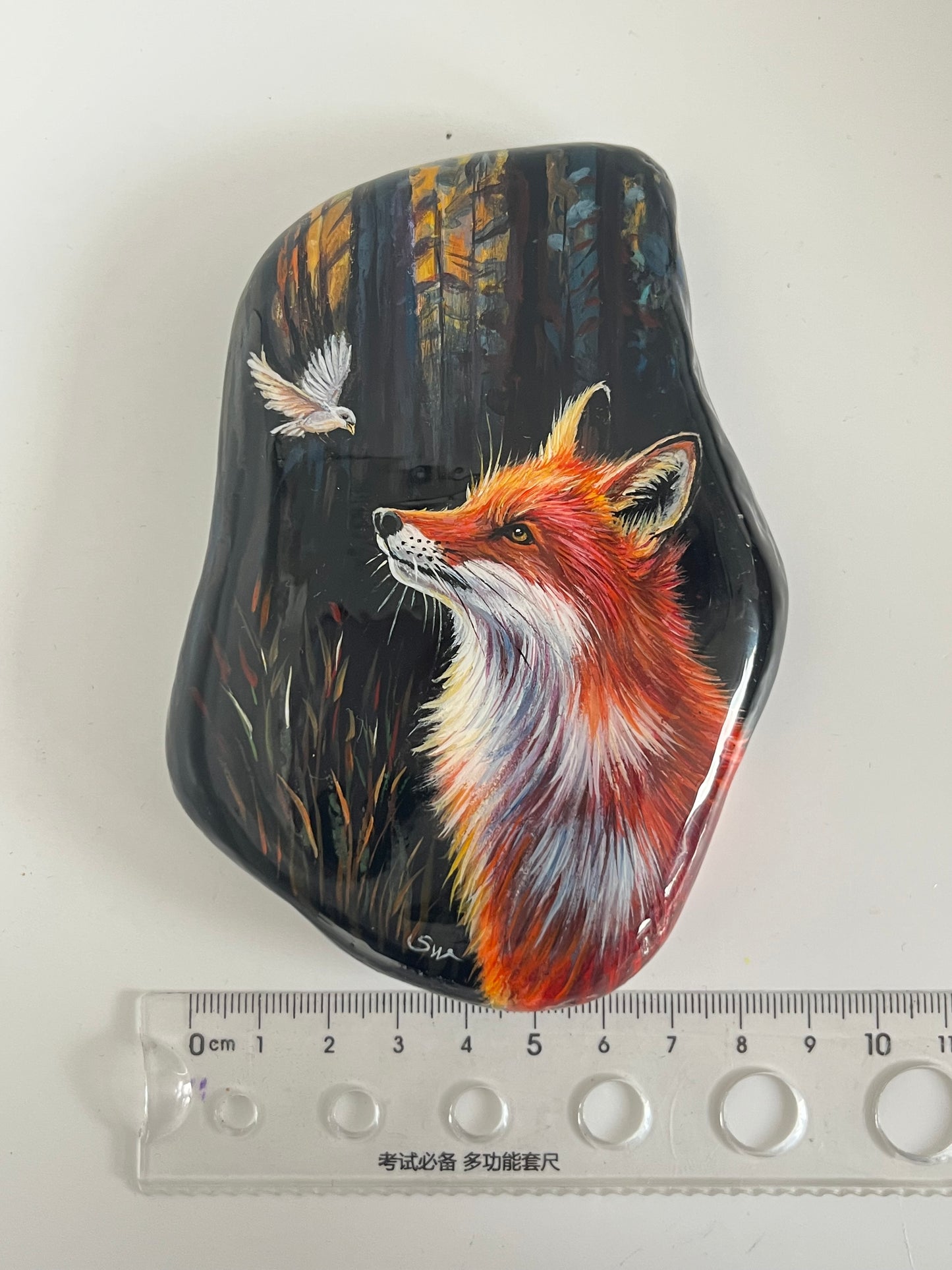 Einzigartig handbemalte Stein/der Fuchs und der Vogel /inklusive Tischstaffele