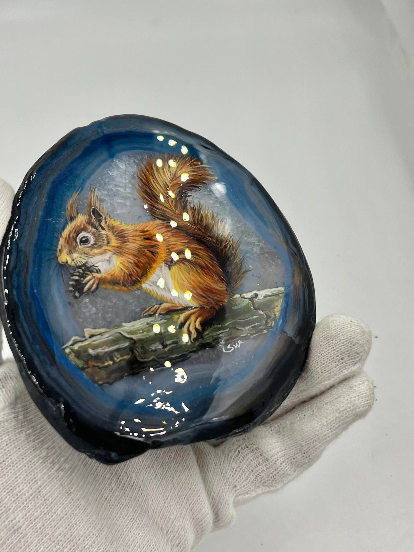 Einzigartige bemalt Achatscheibe/Das Eichhörnchen/Hand bemalt /Deko/Tierpotrait/ink.Metallständer