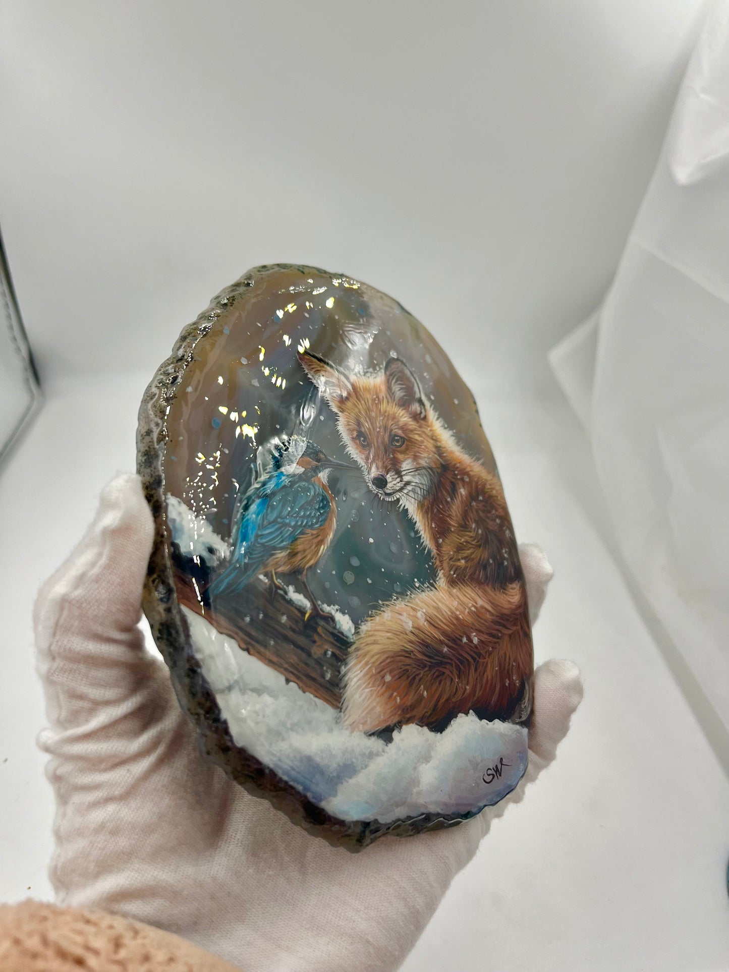 Einzigartige bemalt Achatscheibe/der Fuchs und der Eisvoglel /Hand bemalt /Deko/Tierpotrait/ink.Metallständer