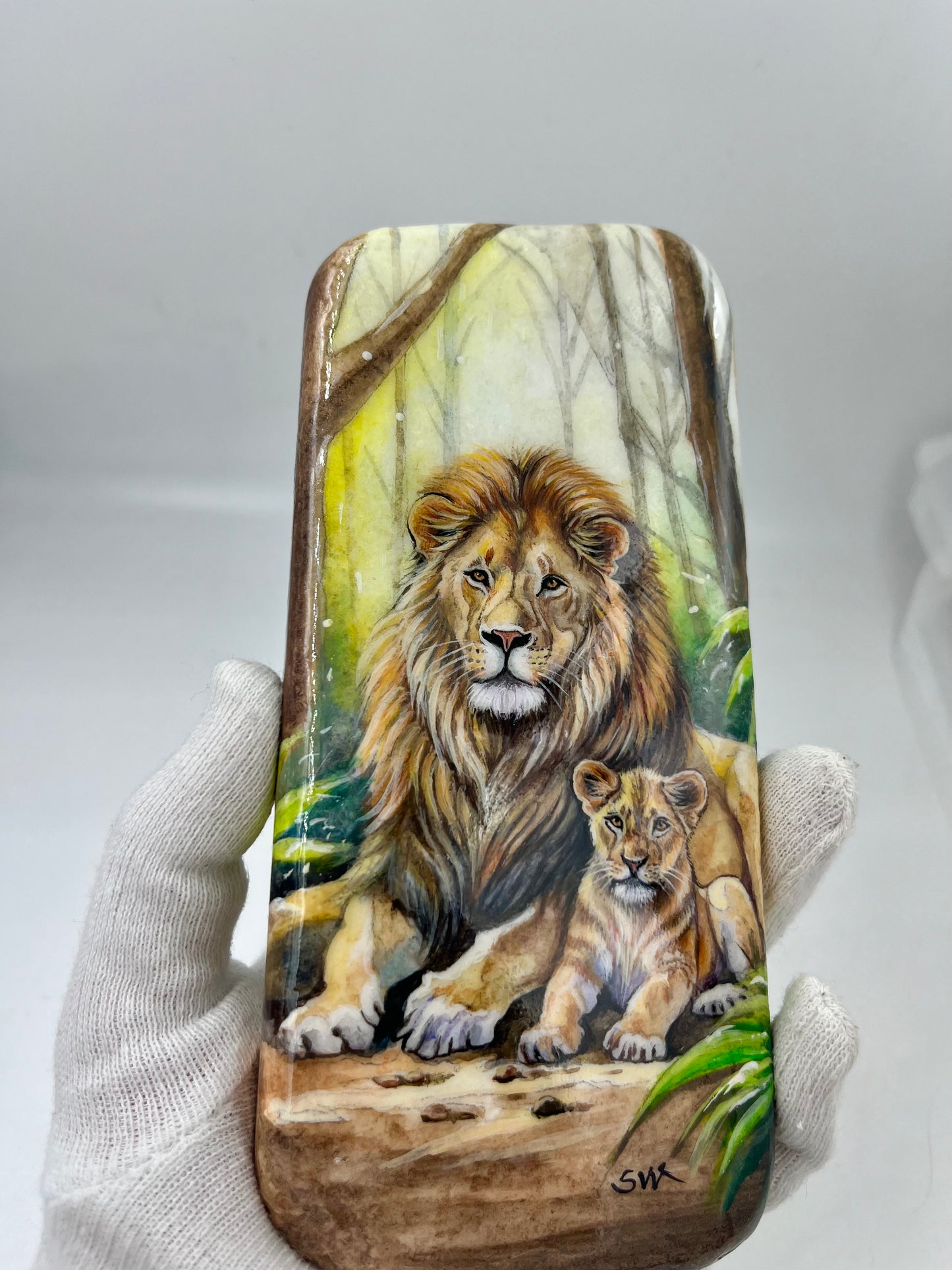 Einzigartig handbemalte Stein-der Löwe Papa mit Kind/inklusive Tischstaffelei