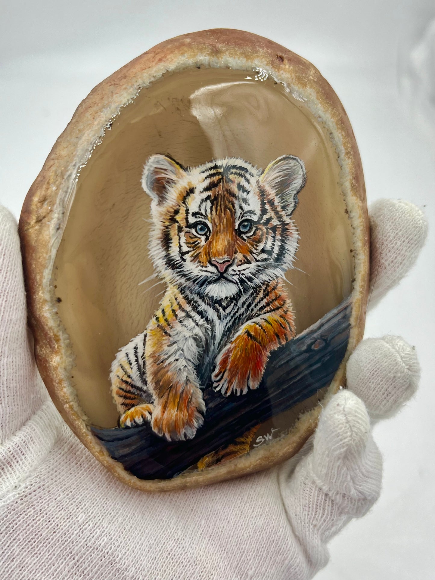 Einzigartige bemalt Achatscheibe/Der Tigerbaby/Hand bemalt /Deko/Tierpotrait/ink.Metallständer