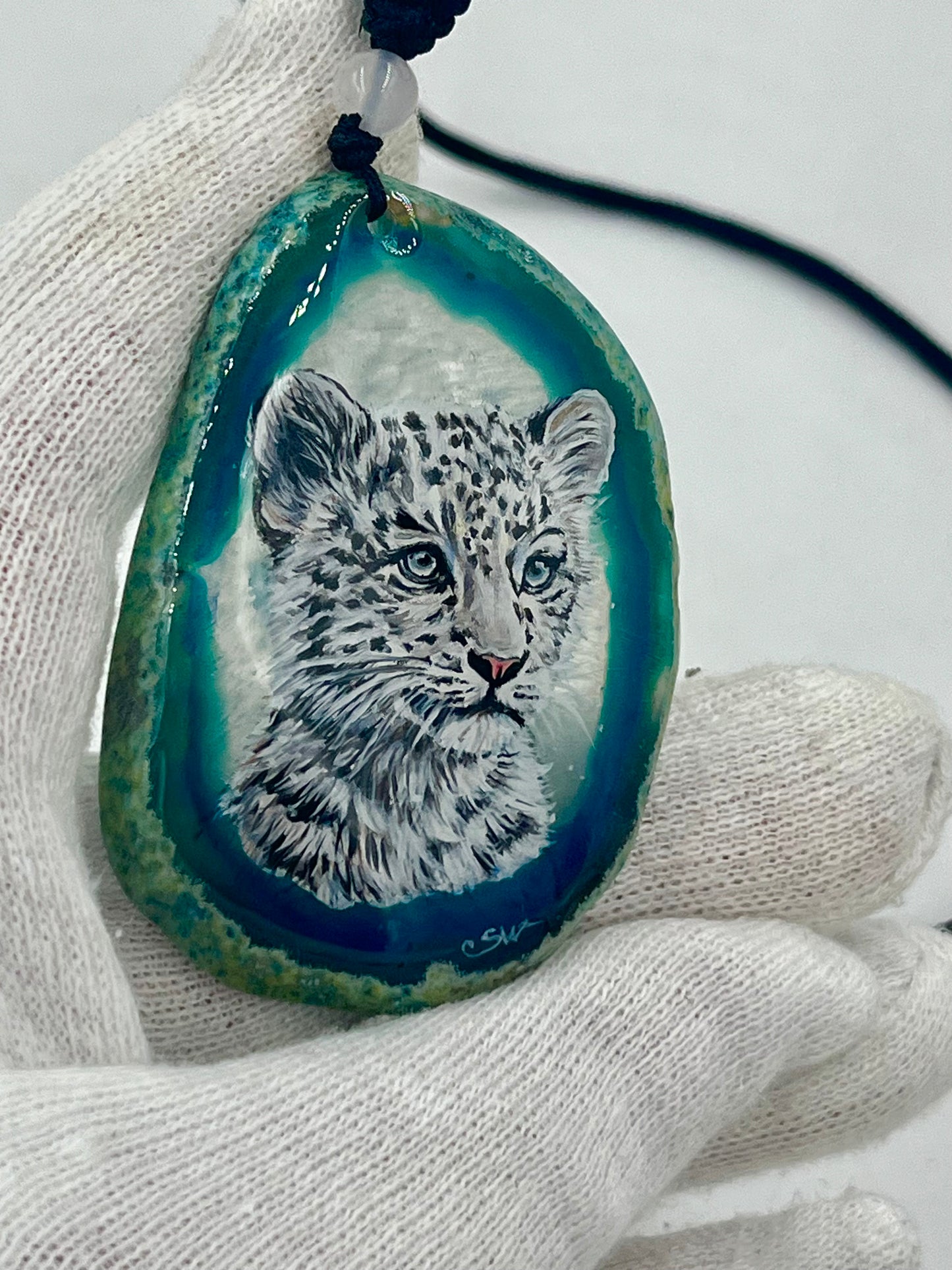 Einzigartige Anhänger /Schneeleoparden-Baby /Achat/Hand bemalt Juwelen und tragbare Kunst /Natur Schmuck