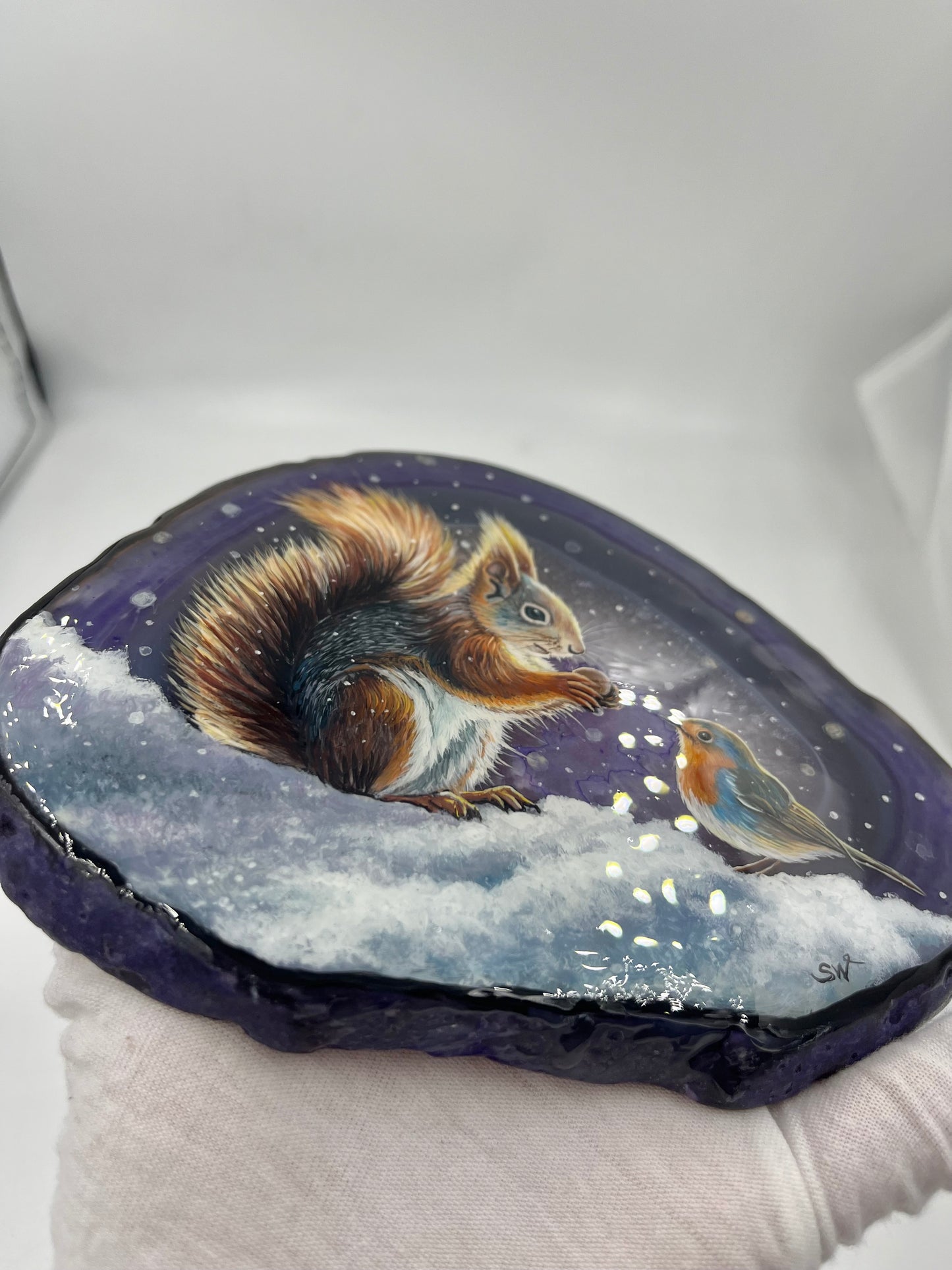 Einzigartige bemalt Achatscheibe/das Eichhörnchen und der Vogel/Hand bemalt /Deko/Tierpotrait/ink.Metallständer