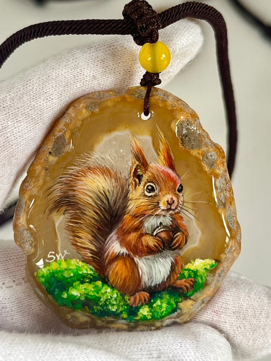 Einzigartige Anhänger /Das Eichhörnchen /Achat/Hand bemalt Juwelen und tragbare Kunst /Natur Schmuck