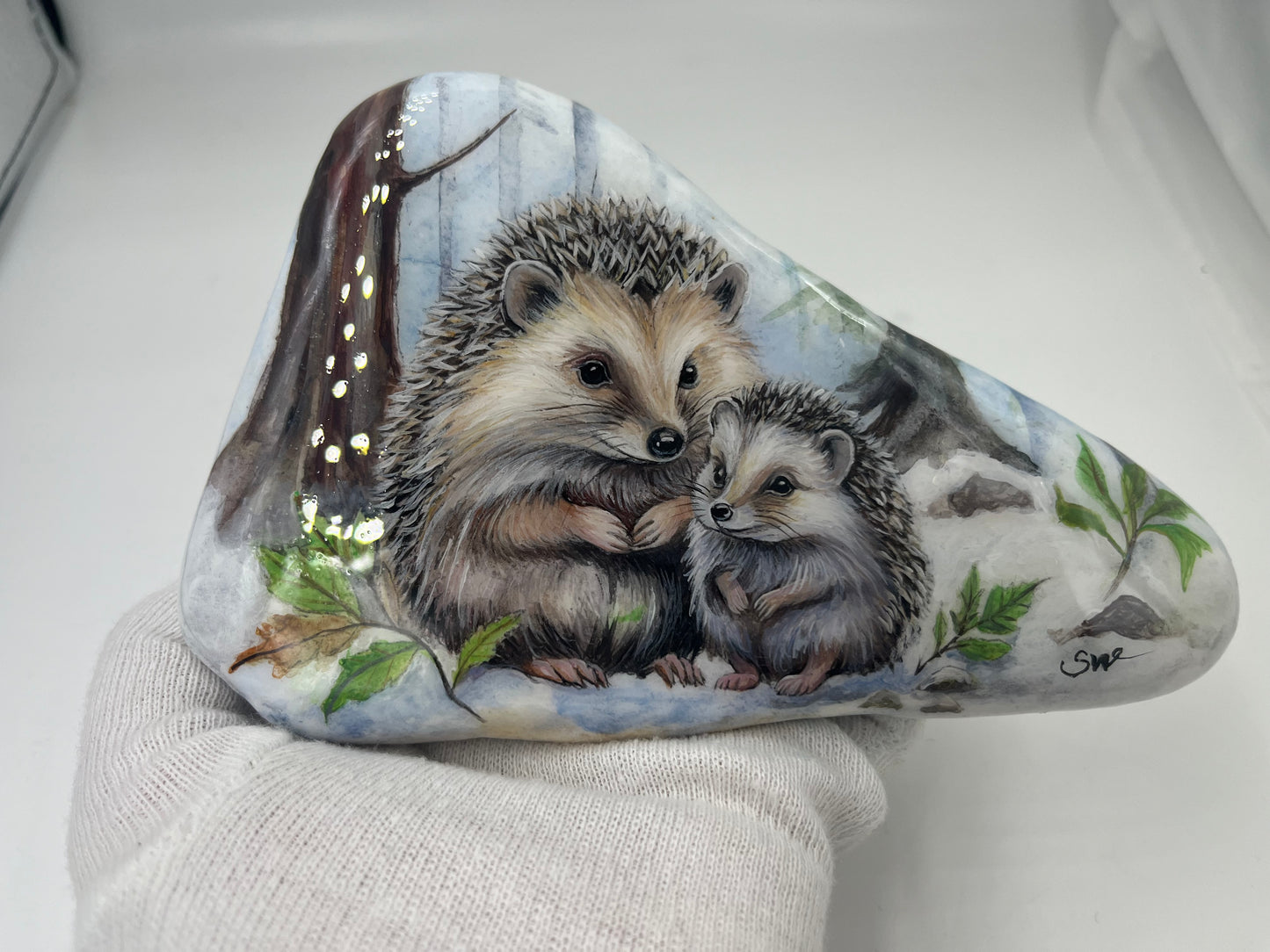 Einzigartig handbemalte Stein-Igel Mama und Kind/inklusive Tischstaffelei