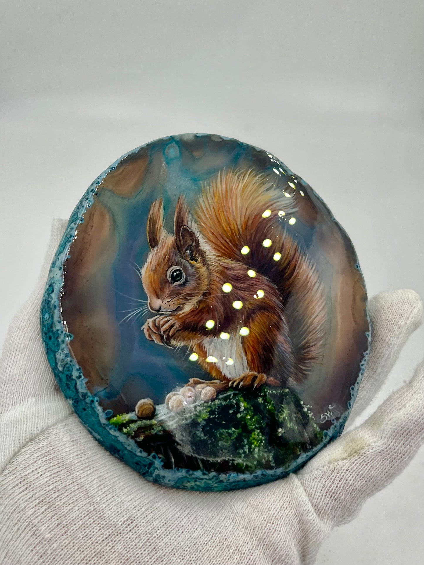 Einzigartige bemalt Achatscheibe/Das Eichhörnchen/Hand bemalt /Deko/Tierpotrait/ink.Metallständer