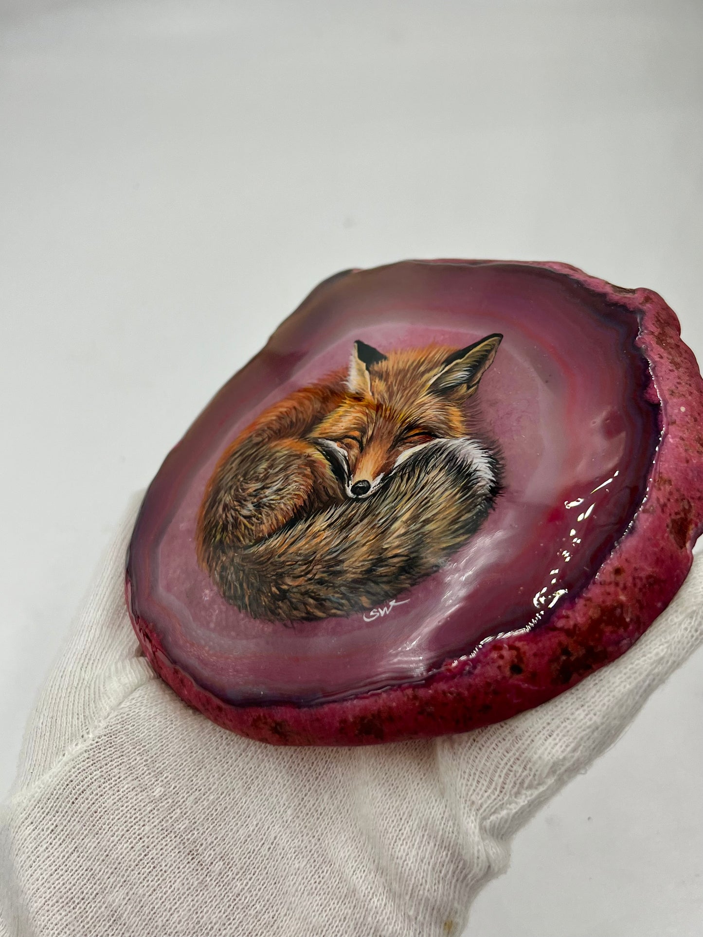 Einzigartige bemalt Achatscheibe/ Das schlafende Füchschen /Hand bemalt /Deko/Tierpotrait/ink.Metallständer