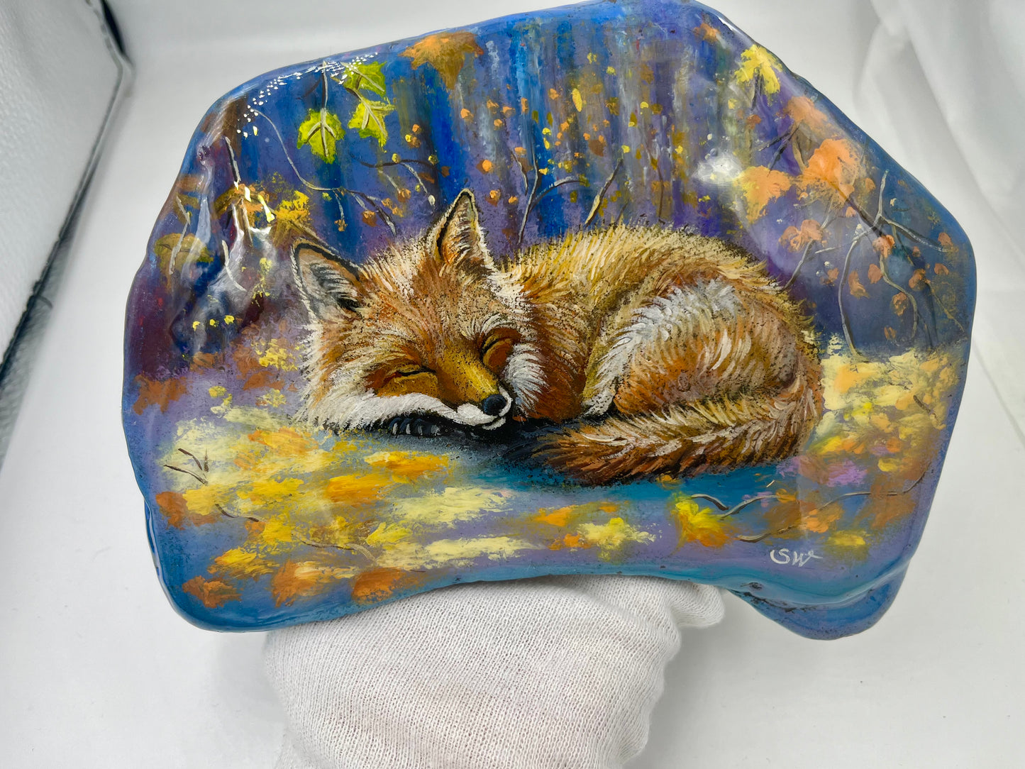 Einzigartig handbemalte Stein-der schlafenden Fuchs/inklusive Tischstaffelei