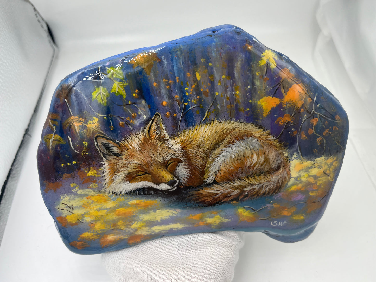 Einzigartig handbemalte Stein-der schlafenden Fuchs/inklusive Tischstaffelei