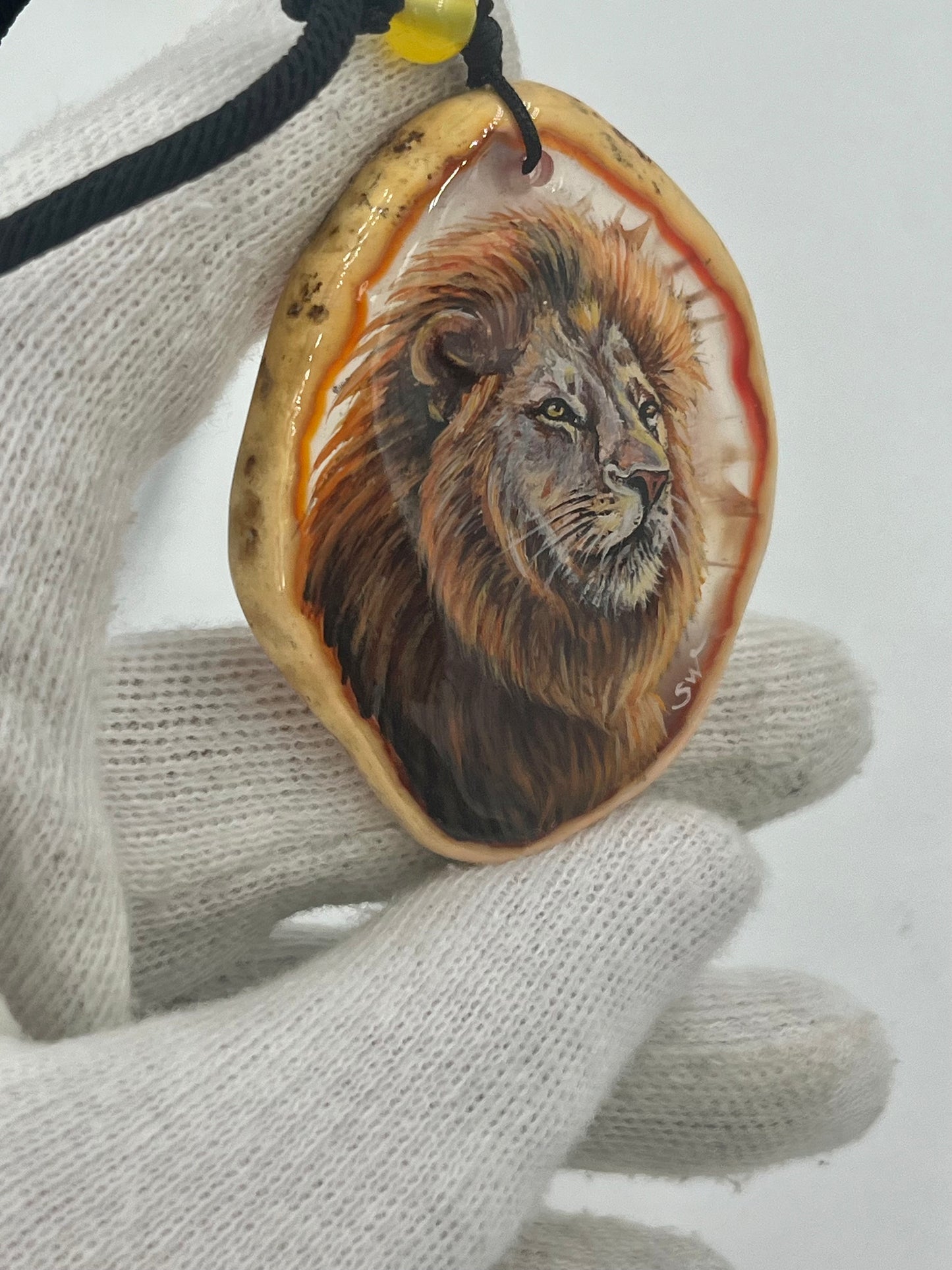 Einzigartige bemalt Achatscheibe/Der Löwe /Hand bemalt /Deko/Tierpotrait/ink.Metallständer
