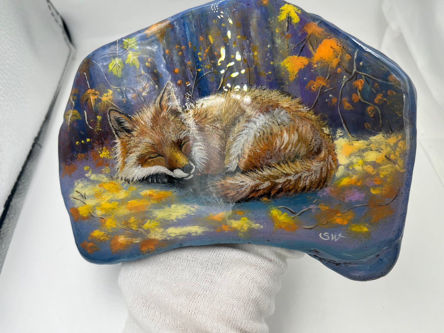 Einzigartig handbemalte Stein-der schlafenden Fuchs/inklusive Tischstaffelei
