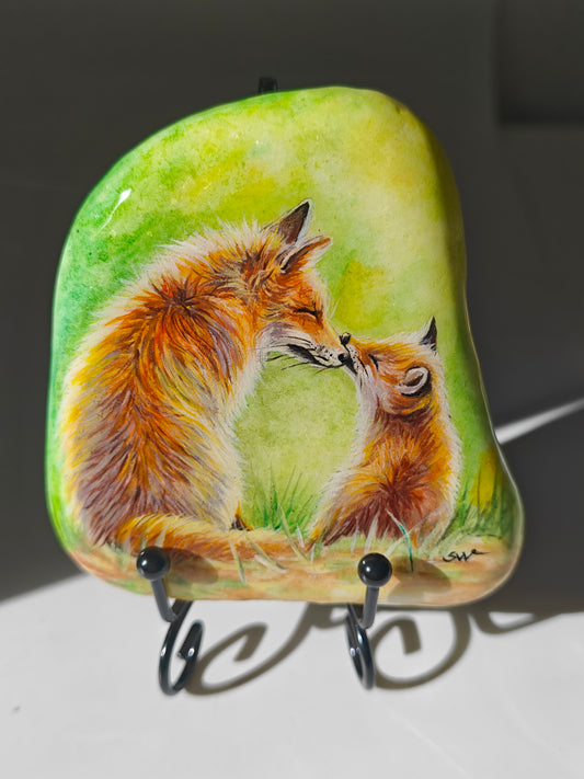 Einzigartig handbemalte Stein/Der Fuchs Mama und Kind /inklusive Tischstaffele