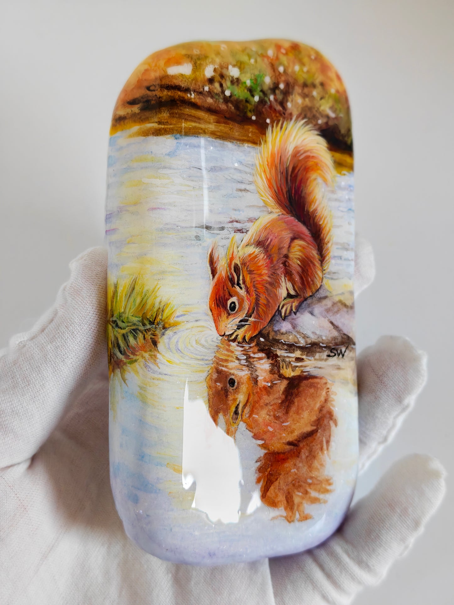 Einzigartig handbemalte Stein/das Eichhörnchen /inklusive Tischstaffele