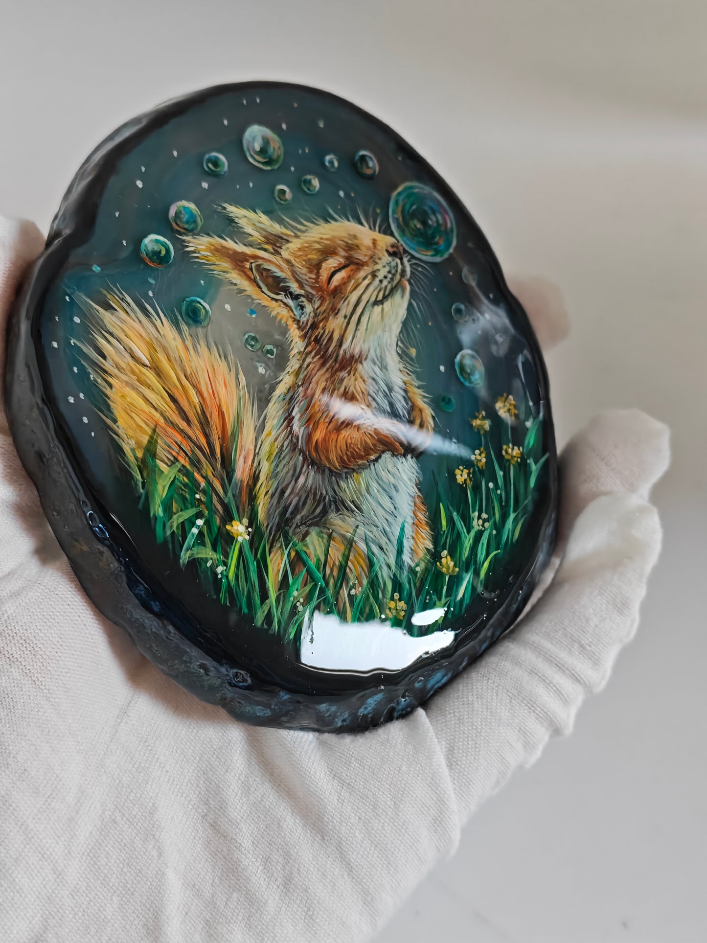 Einzigartige bemalt Achatscheibe/Das Eichhörnchen /Hand bemalt /Deko/Tierpotrait/ink.Metallständer