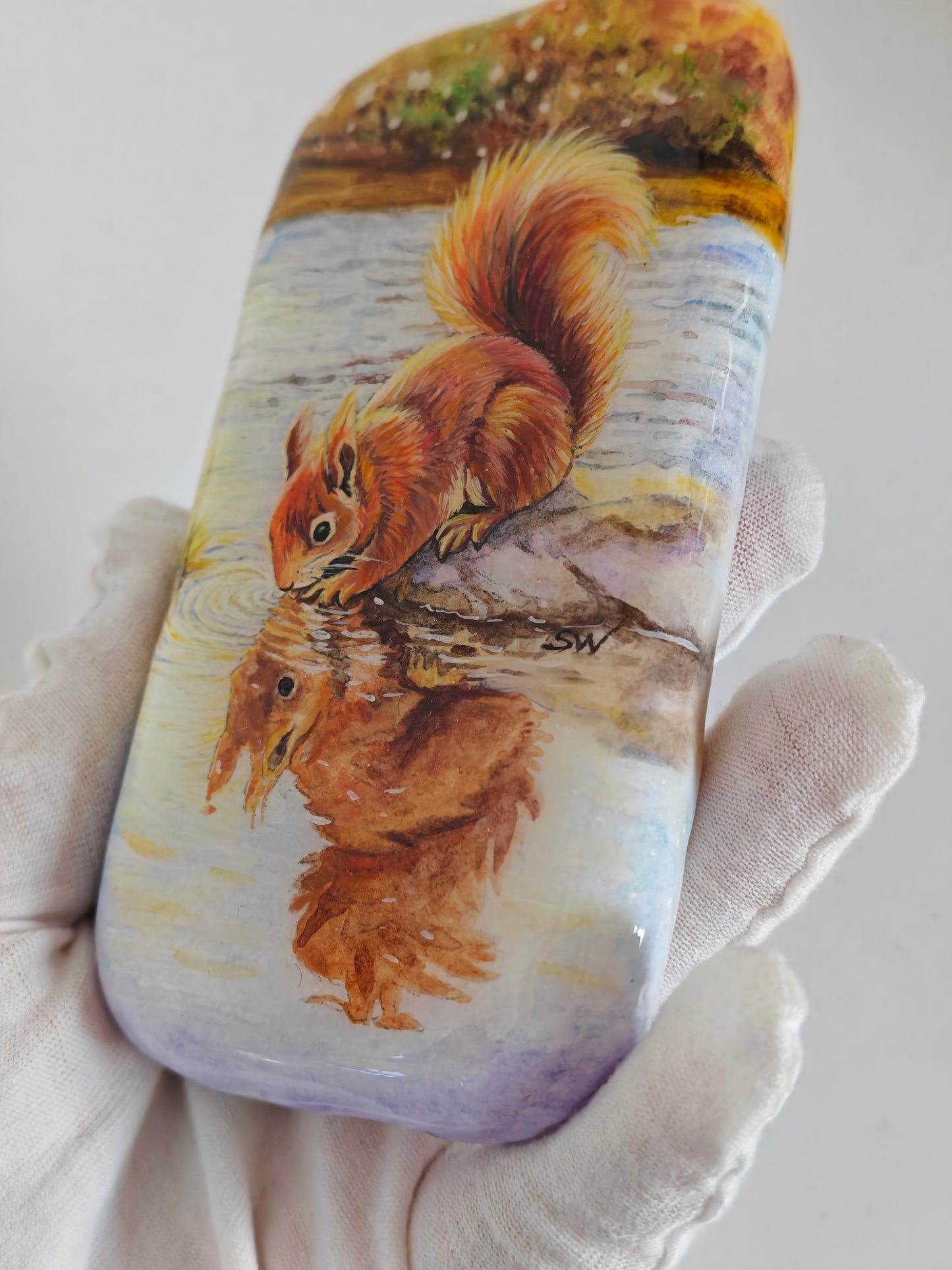 Einzigartig handbemalte Stein/das Eichhörnchen /inklusive Tischstaffele