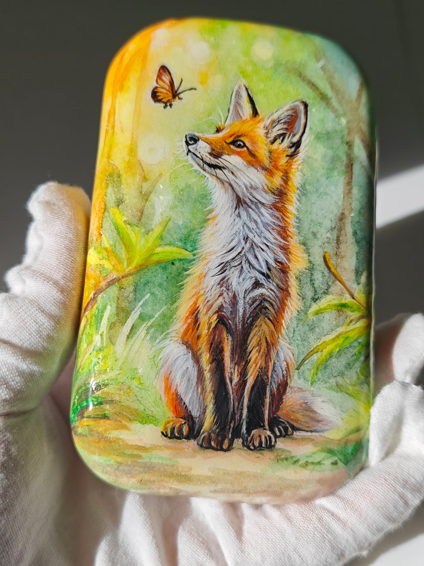 Einzigartig handbemalte Stein/der Fuchs und und der Schmetterling/inklusive Tischstaffele