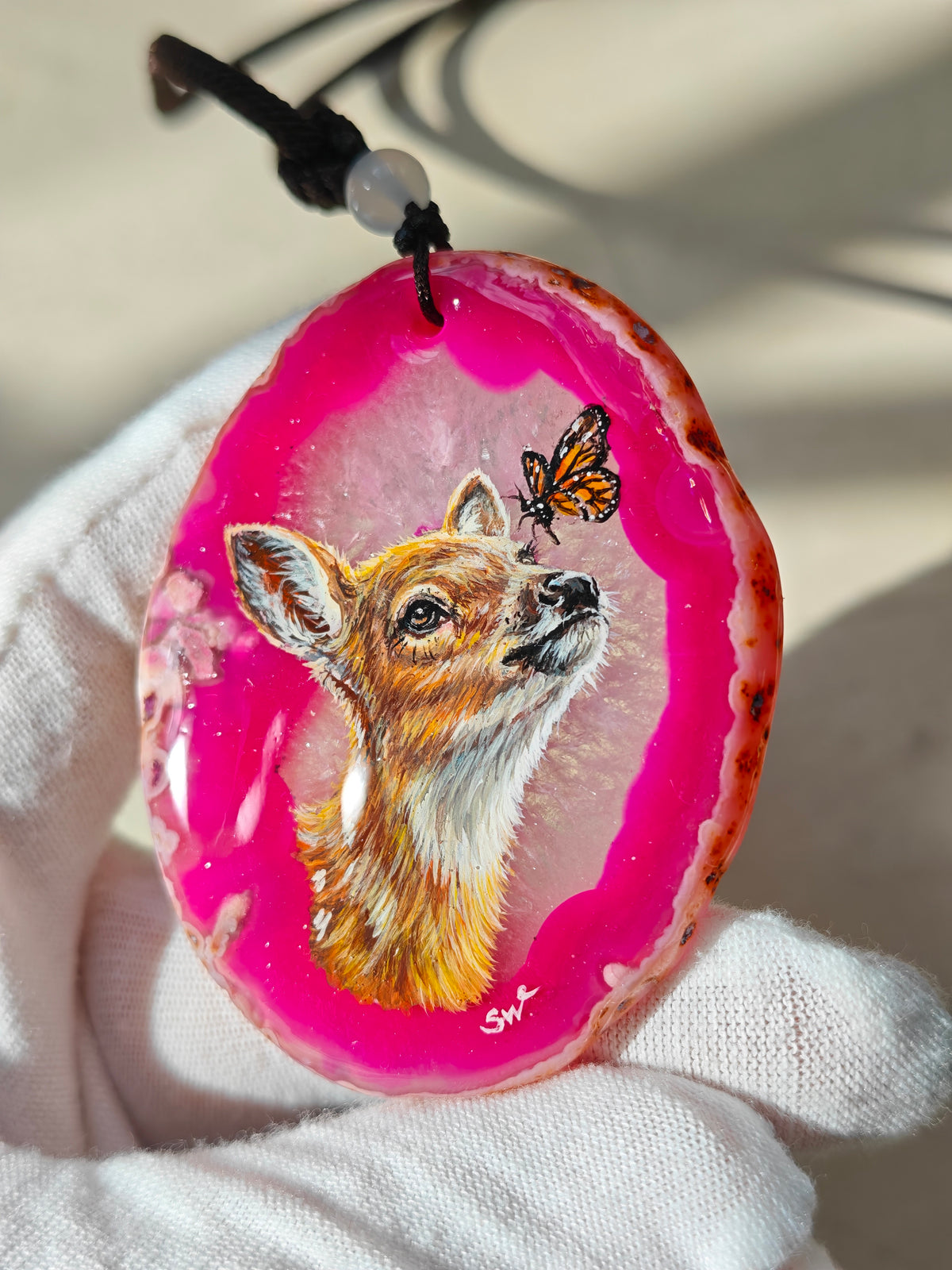 Einzigartige Anhänger /Süßes Rehkitz und Schmetterling/Achat/Hand bemalt Juwelen und tragbare Kunst /Natur Schmuck