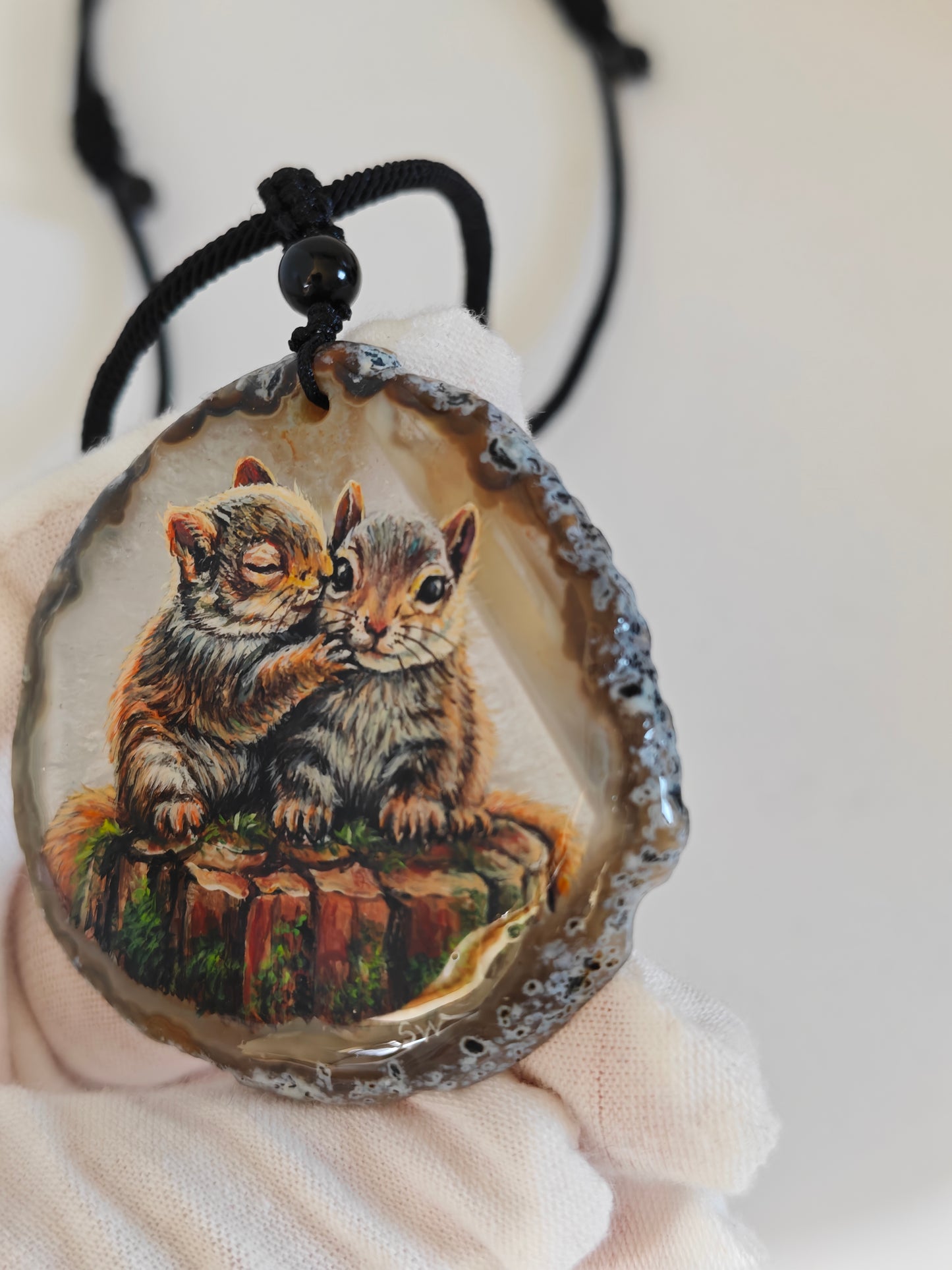 Einzigartige Anhänger /zwei Eichhörnchen/Achat/Hand bemalt Juwelen und tragbare Kunst /Natur Schmuck