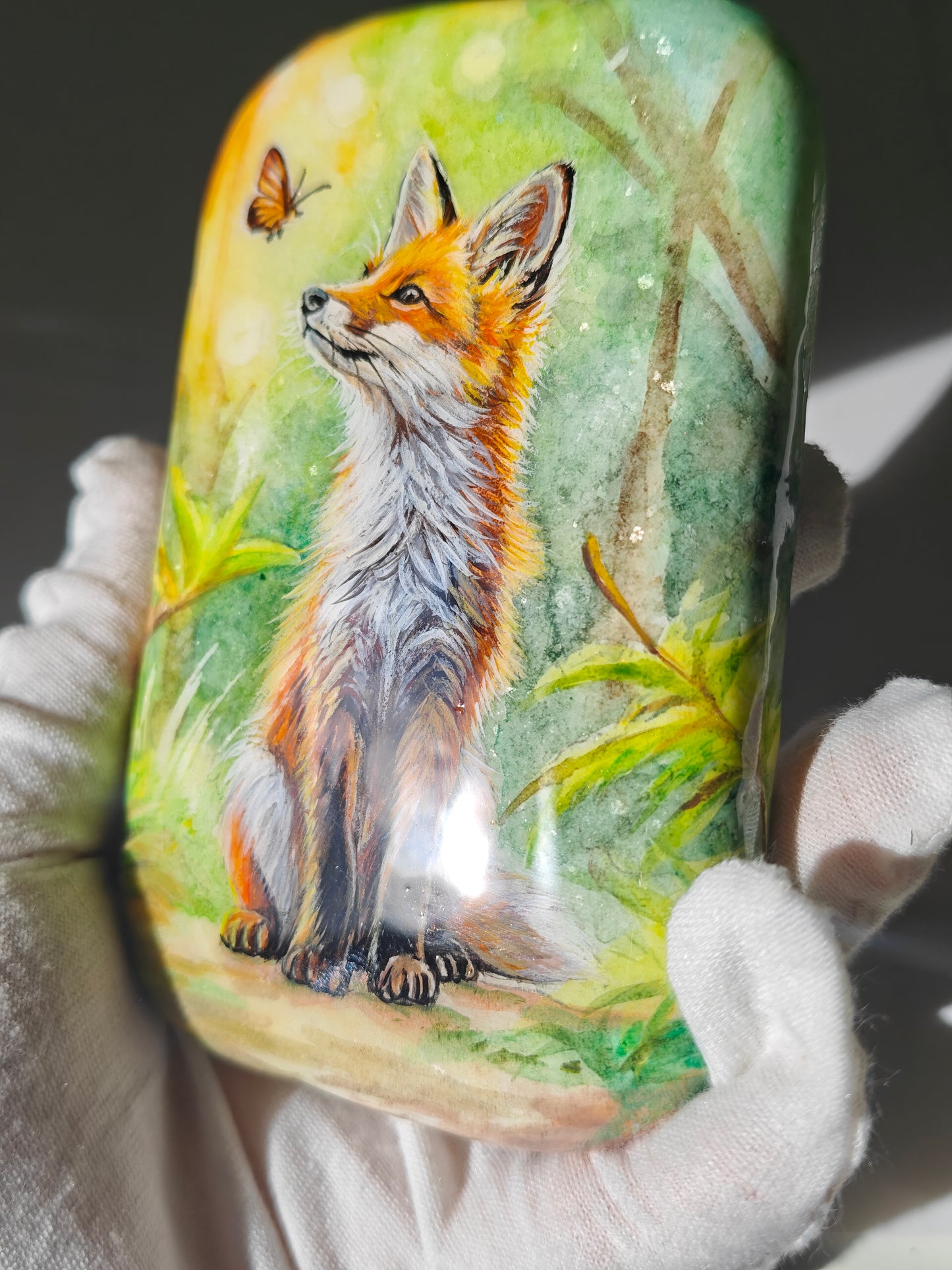Einzigartig handbemalte Stein/der Fuchs und und der Schmetterling/inklusive Tischstaffele