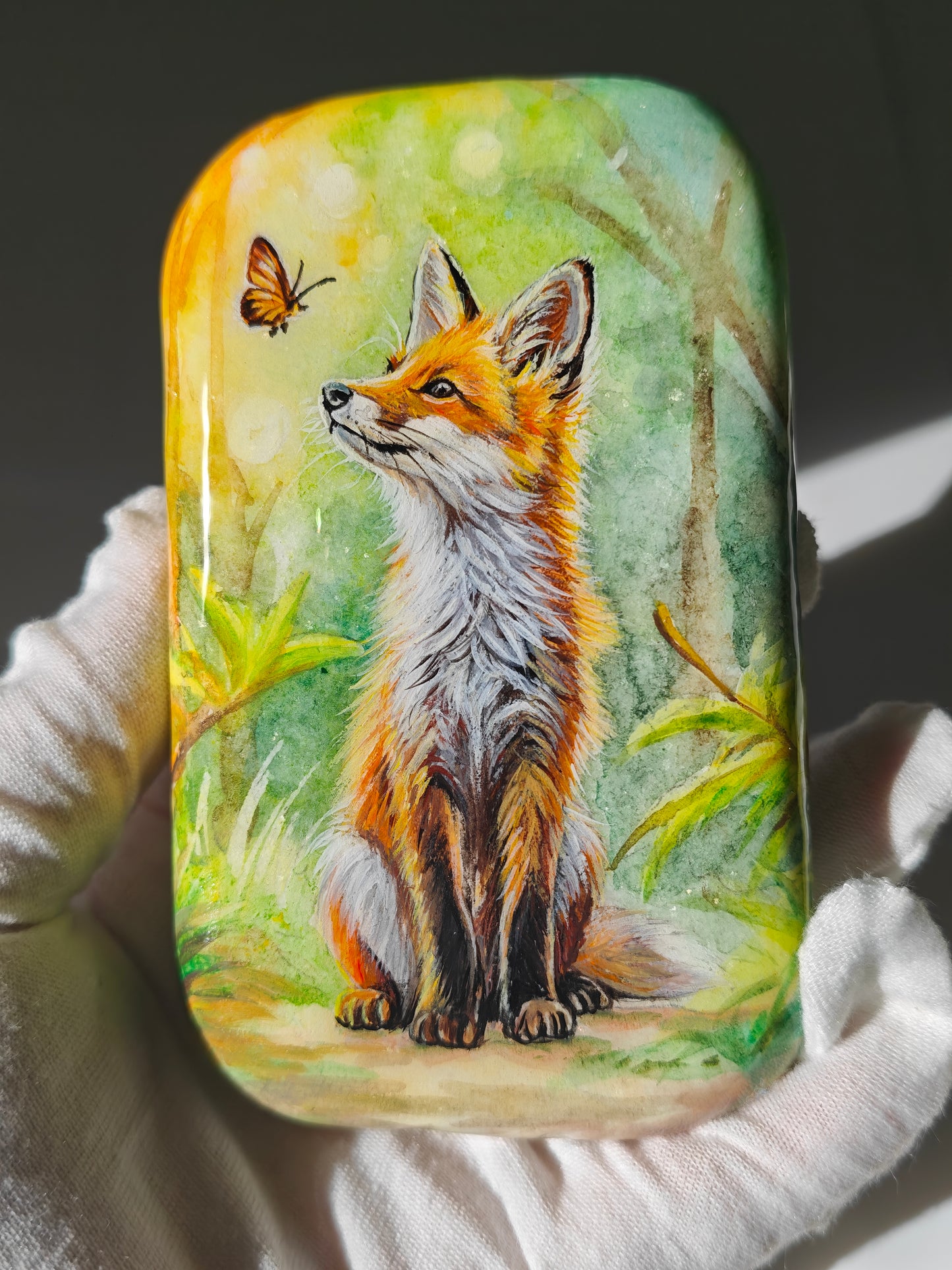 Einzigartig handbemalte Stein/der Fuchs und und der Schmetterling/inklusive Tischstaffele