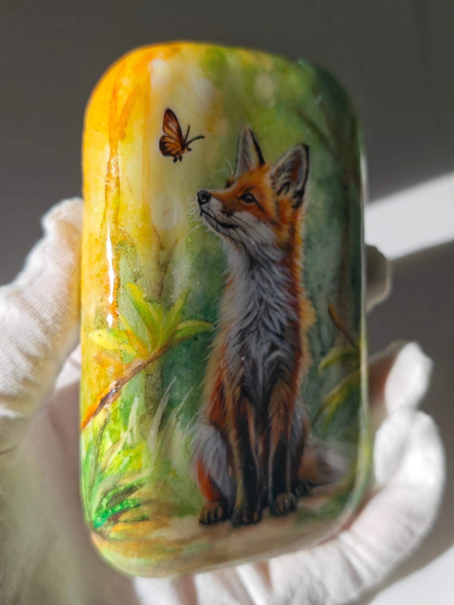 Einzigartig handbemalte Stein/der Fuchs und und der Schmetterling/inklusive Tischstaffele