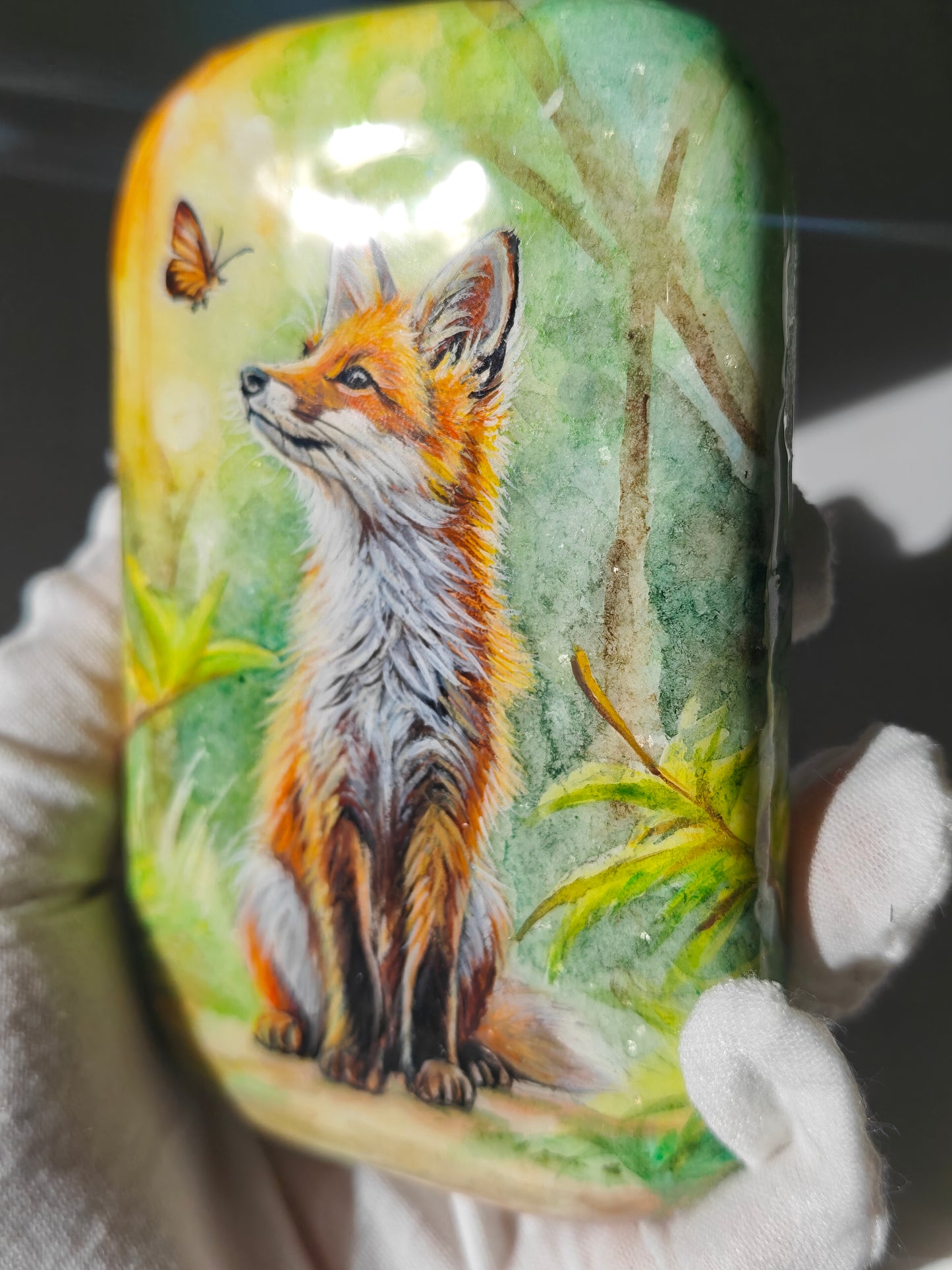 Einzigartig handbemalte Stein/der Fuchs und und der Schmetterling/inklusive Tischstaffele