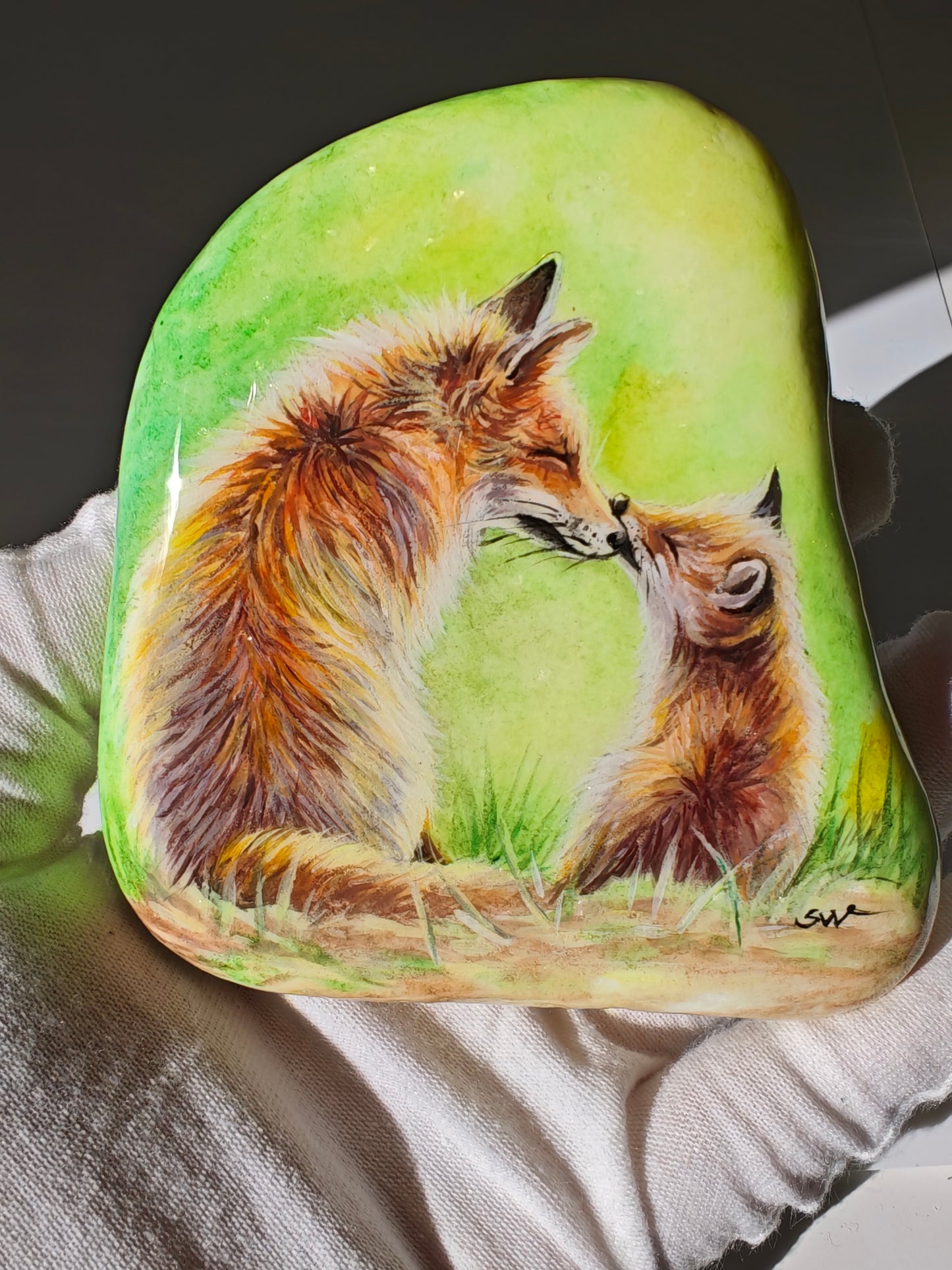 Einzigartig handbemalte Stein/Der Fuchs Mama und Kind /inklusive Tischstaffele