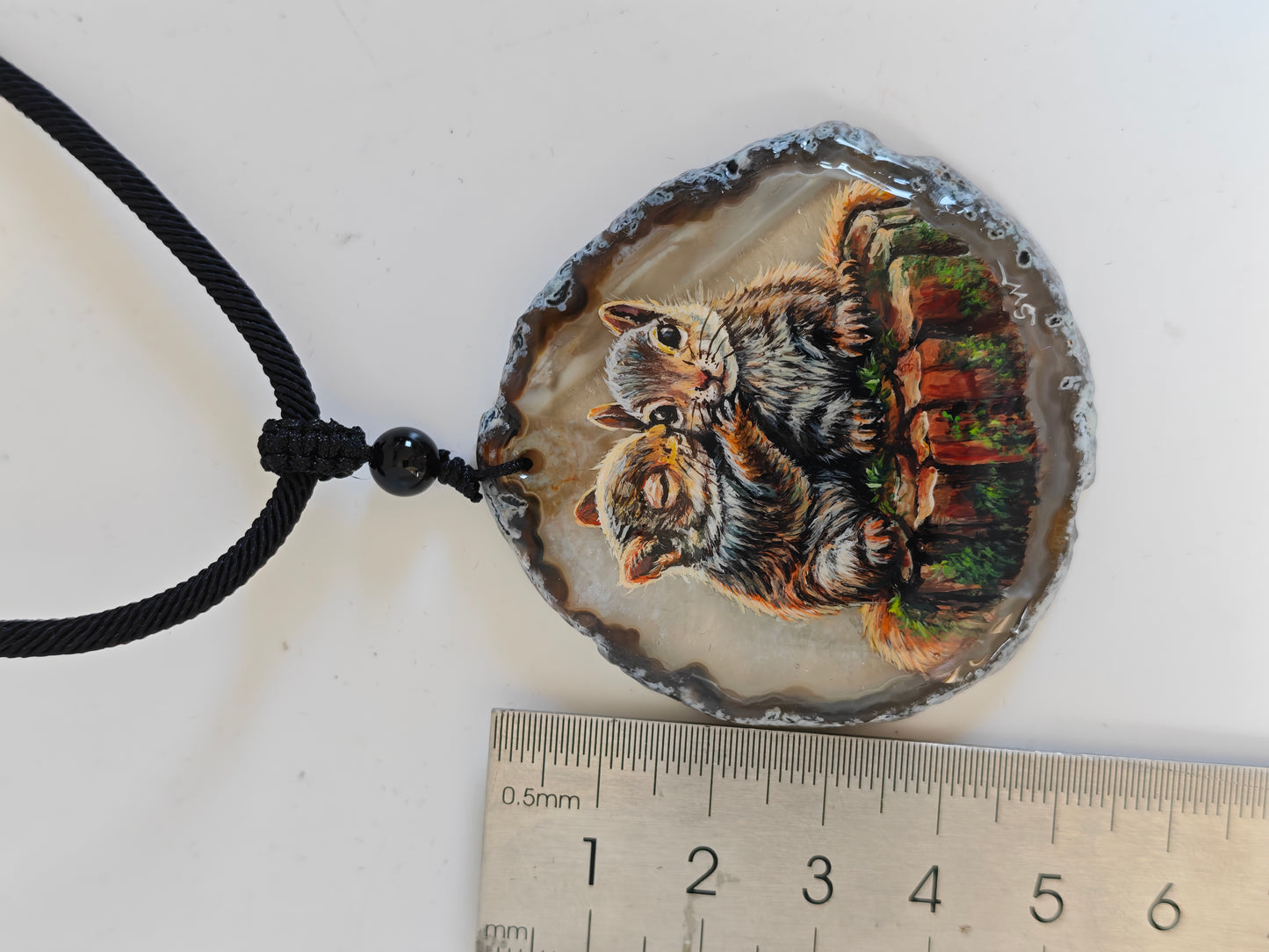 Einzigartige Anhänger /zwei Eichhörnchen/Achat/Hand bemalt Juwelen und tragbare Kunst /Natur Schmuck